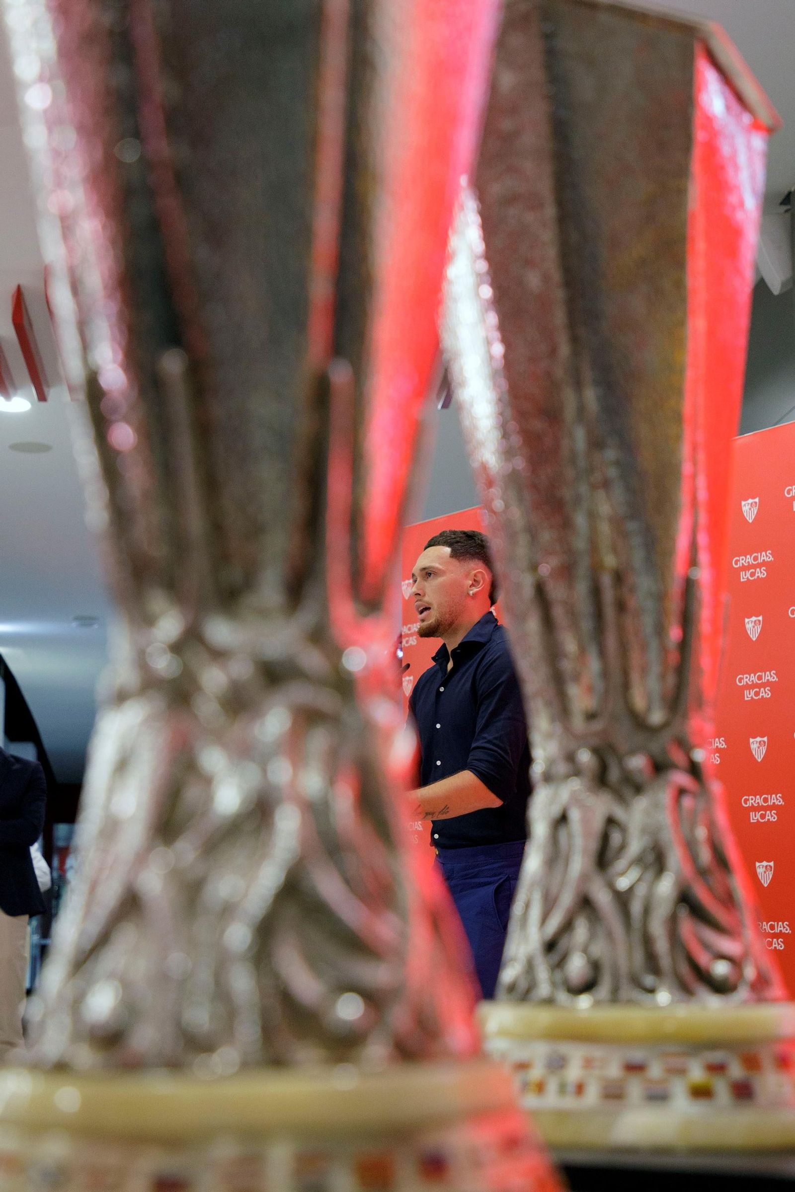 Lucas Ocampos, en su despedida del Sevilla este martes.