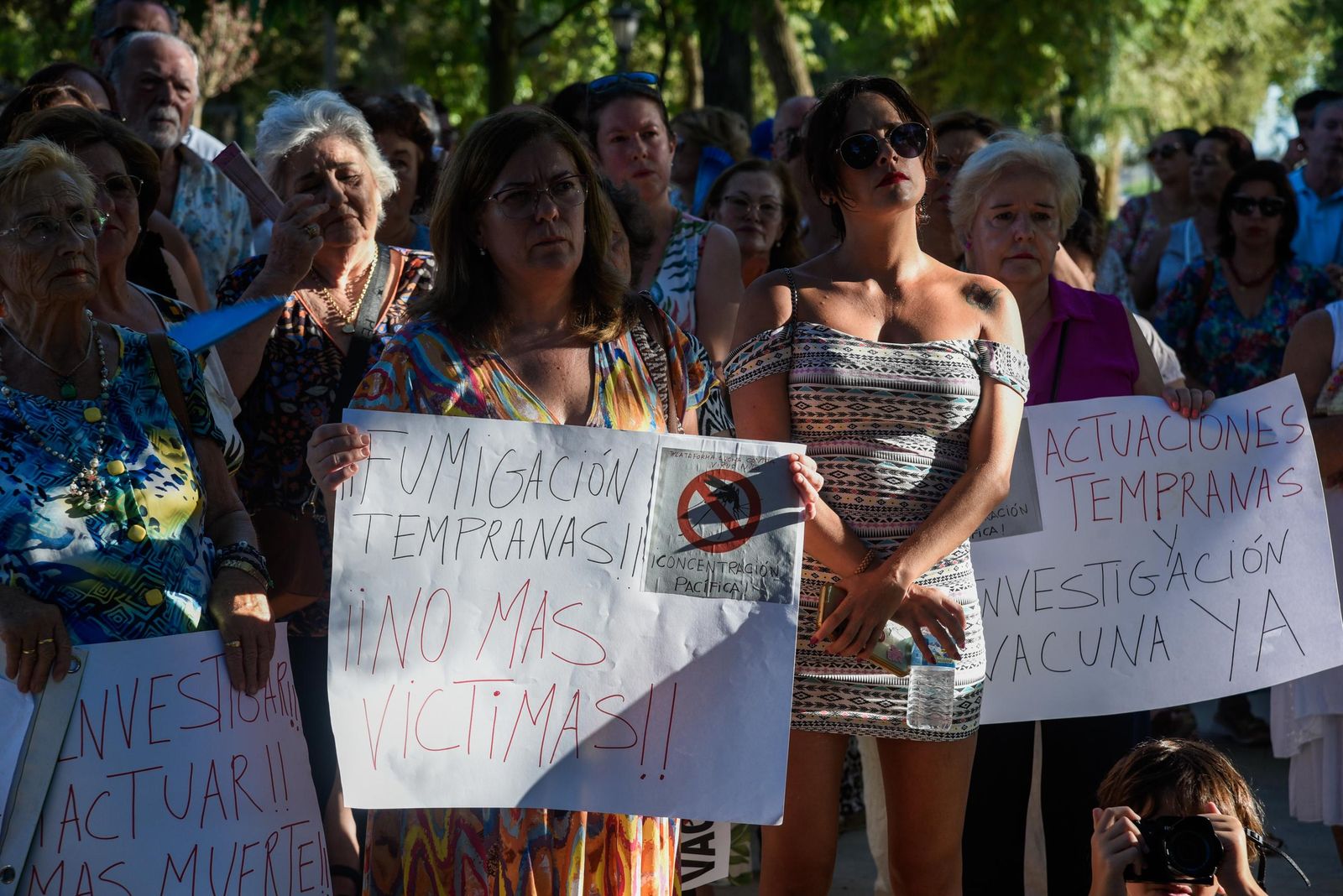 Concentración de protesta de la plataforma contra el mosquito del virus del Nilo