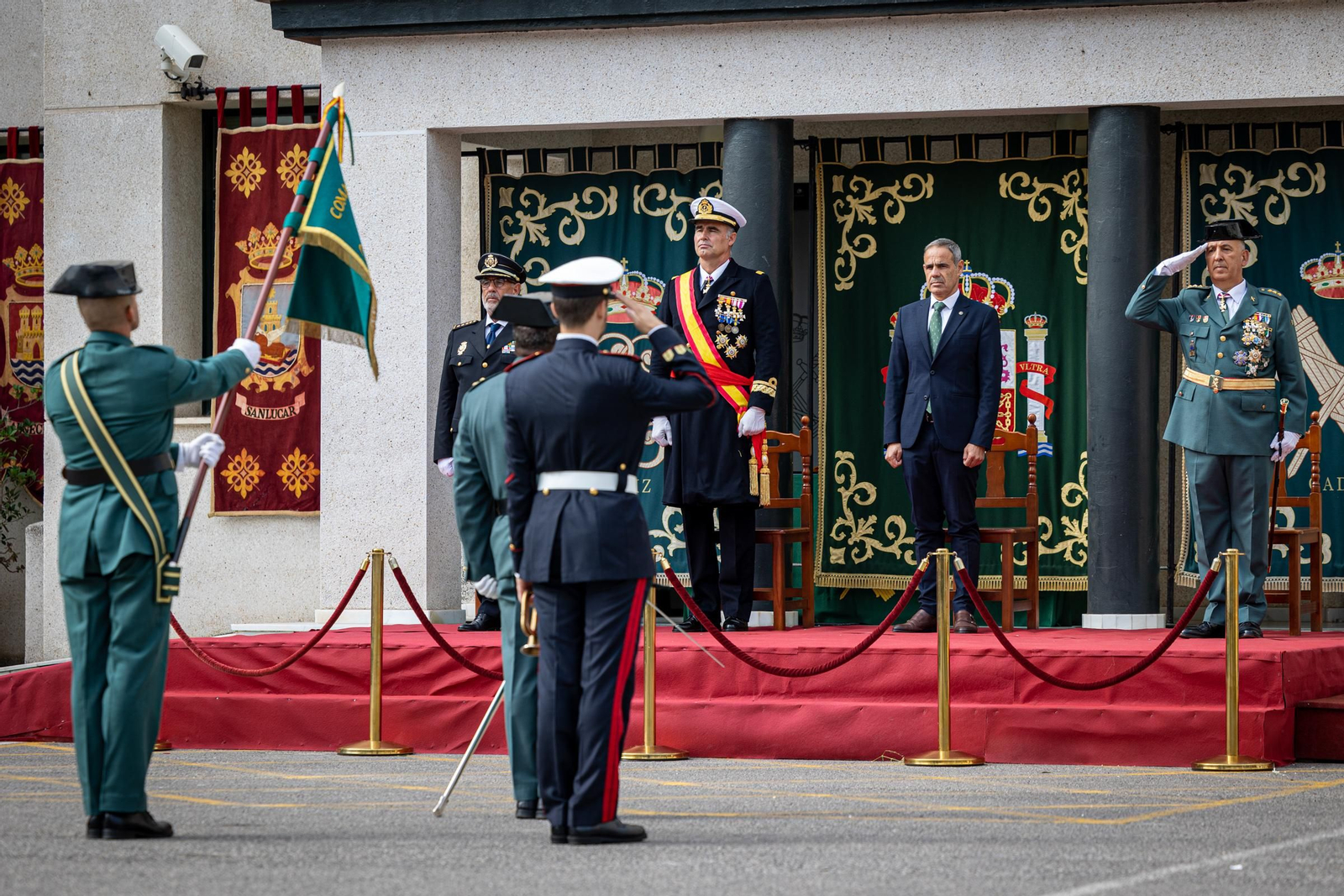 Imágenes de los actos de la Guardia Civil en Cádiz por la festividad de la Virgen del Pilar