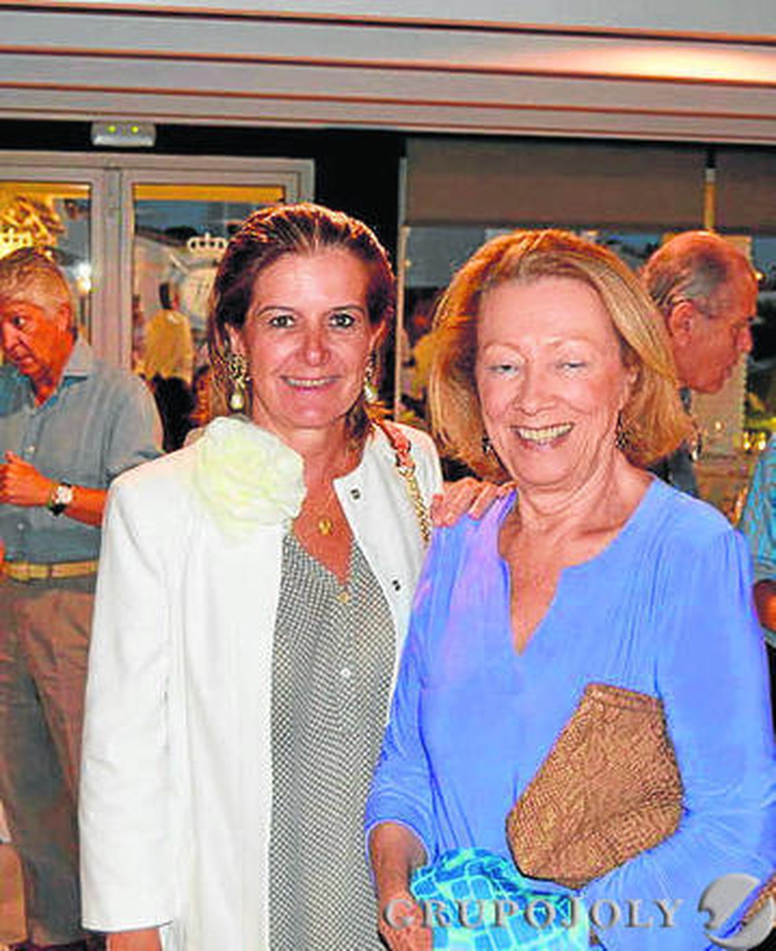 Inés Peña con Marta Mora-Figueroa durante la entrega de los premios.

Foto: Ignacio Casas de Ciria