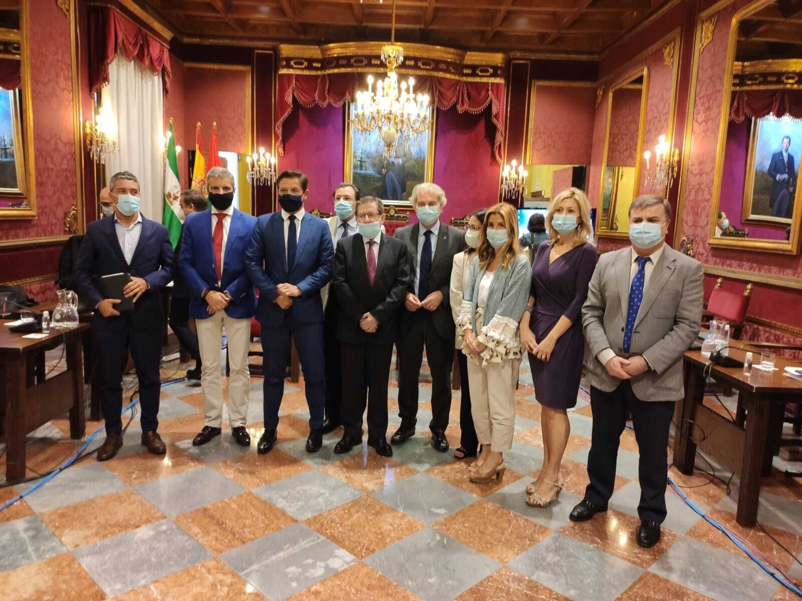 En la imagen de grupo del equipo de gobierno faltaba Sebastián Pérez