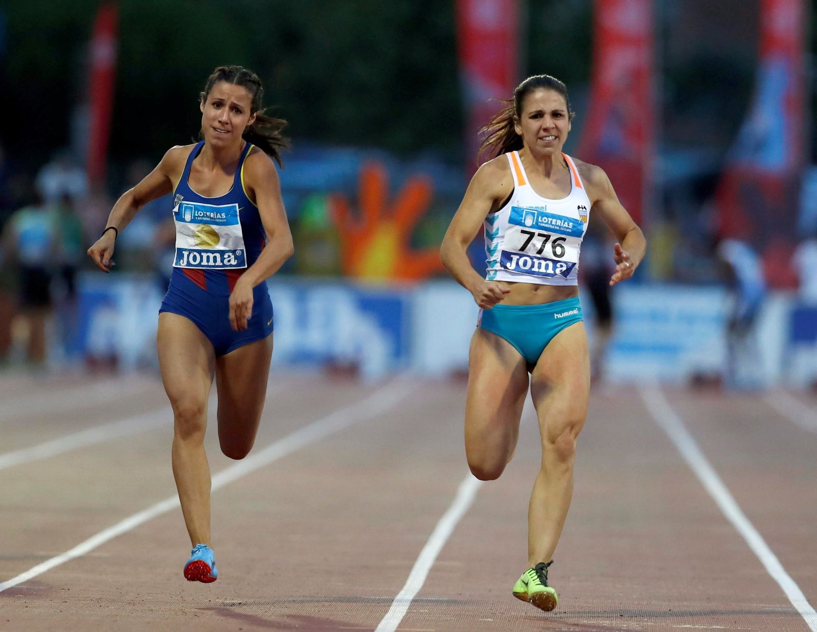 Maribel Pérez (a la derecha), en una competición.