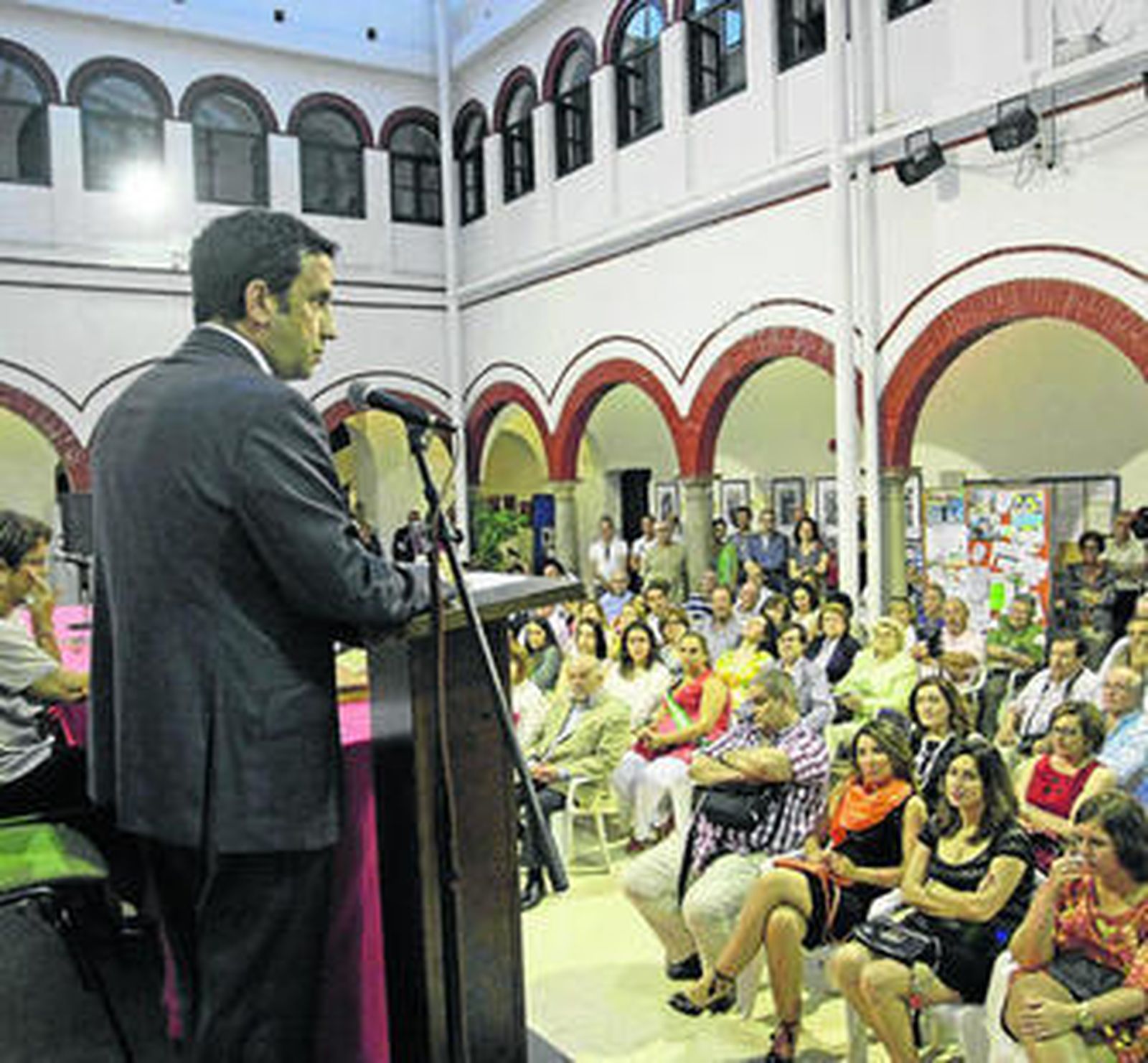 El fiscal Juan Luis Moreno Retamino durante su pregón ayer en el claustro del edificio José Luis Cano.