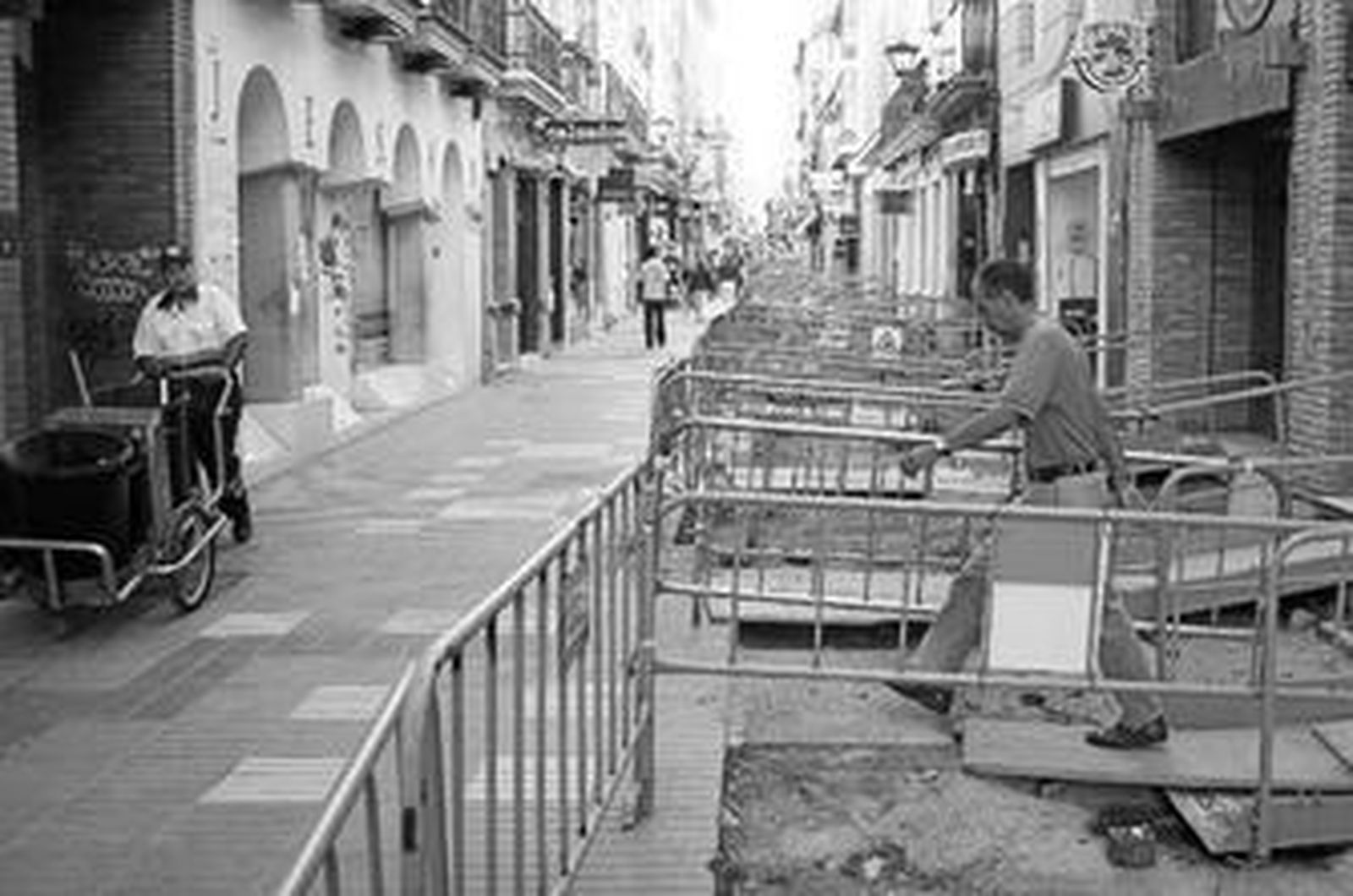 La mitad de las calles peatonales están abiertas.