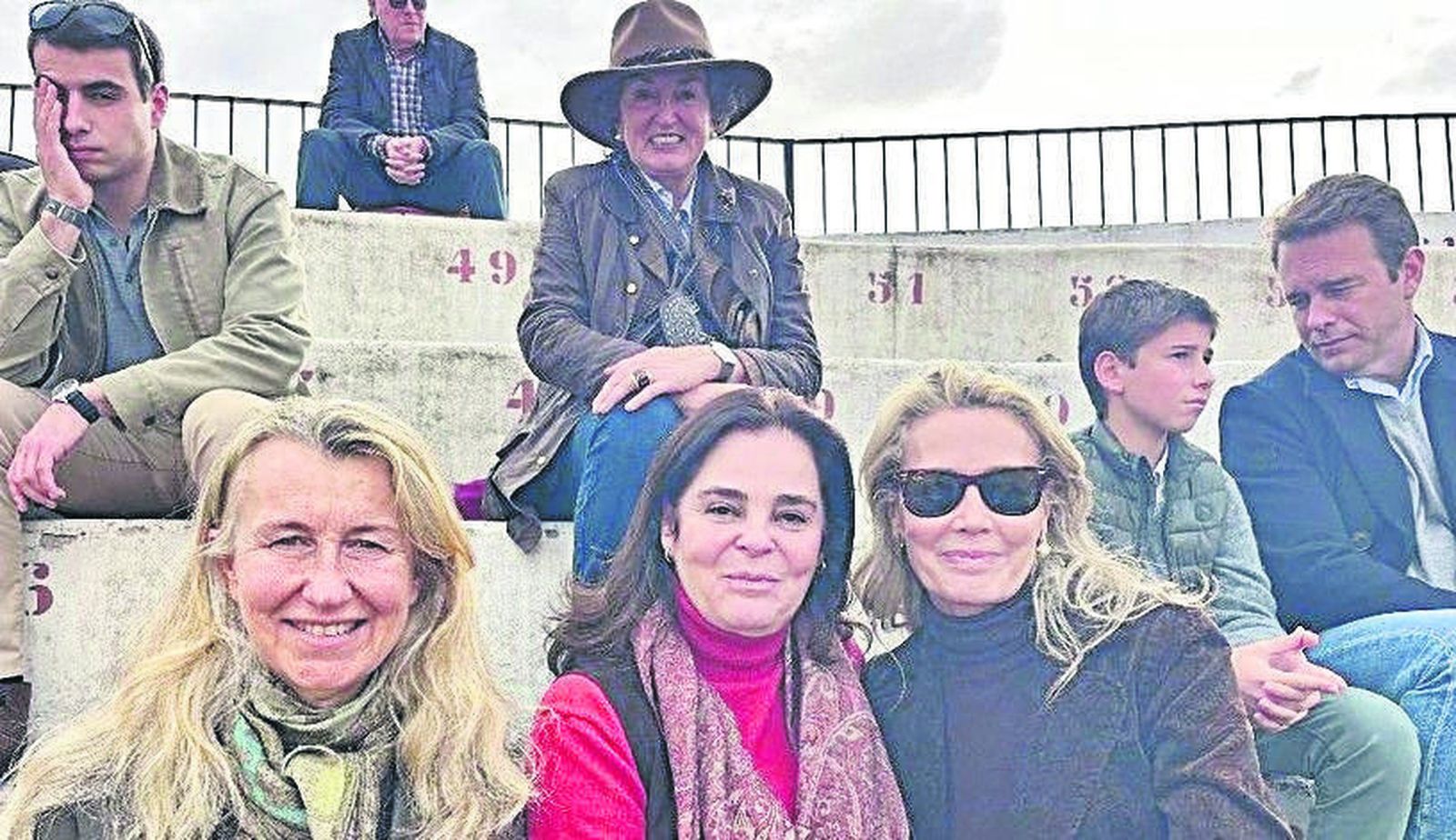 Lucía Erquicia, Verónica Lora, Maise Martí y Almudena de la Maza coincidieron en la novillada.