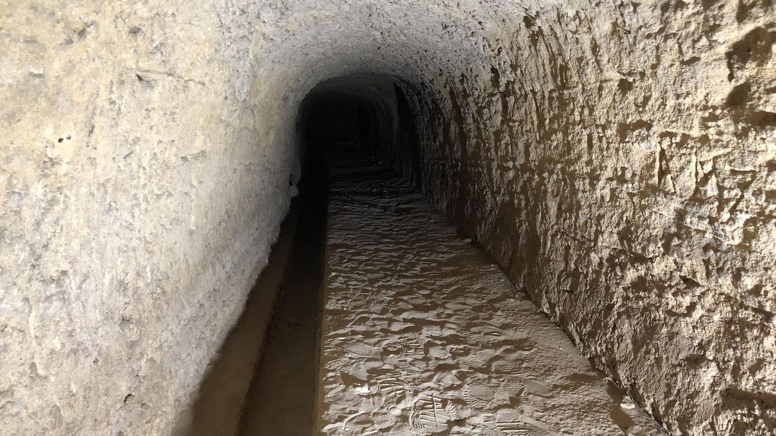 Una imagen de la galería principal de los Pozos y Acueducto de la Piedad, en el término de El Puerto de Santa María. Una imagen de la galería principal de los Pozos y Acueducto de la Piedad, en el término de El Puerto de Santa María.