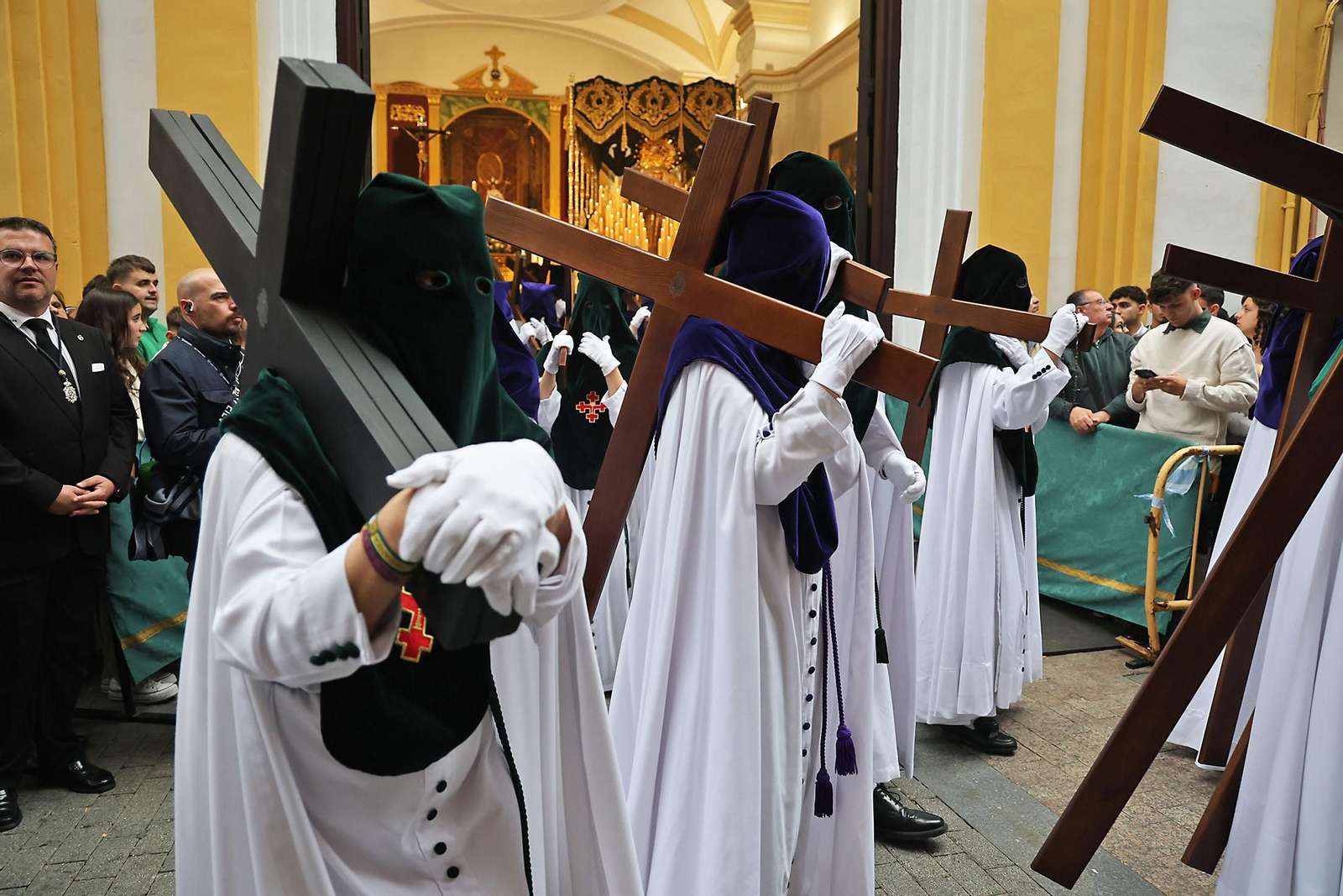 Miércoles Santo: La Hermandad de La Esperanza por las calles de Huelva