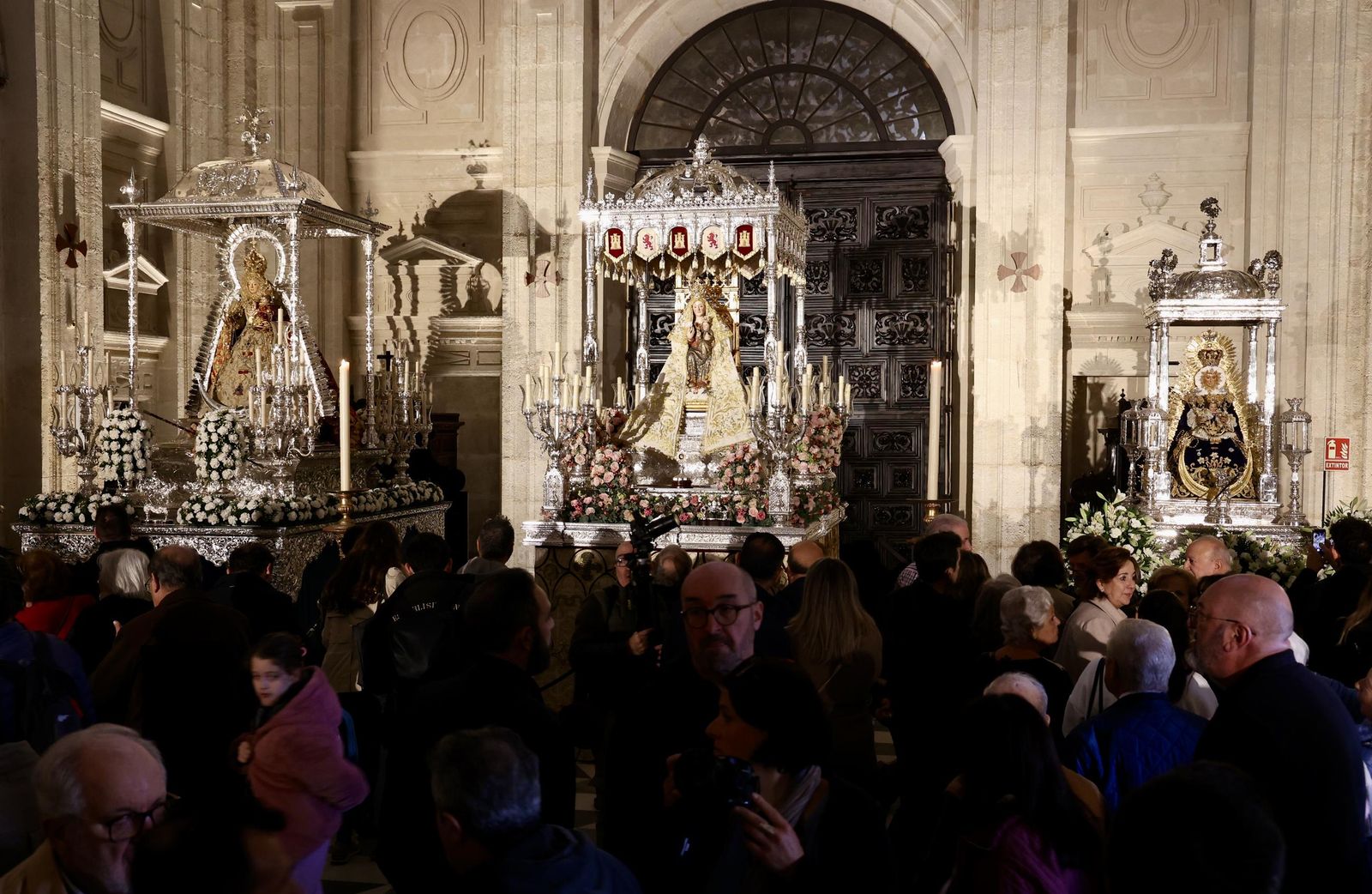 La Virgen de Valme, Consolación y Setefilla ya están en la Iglesia del Sagrario