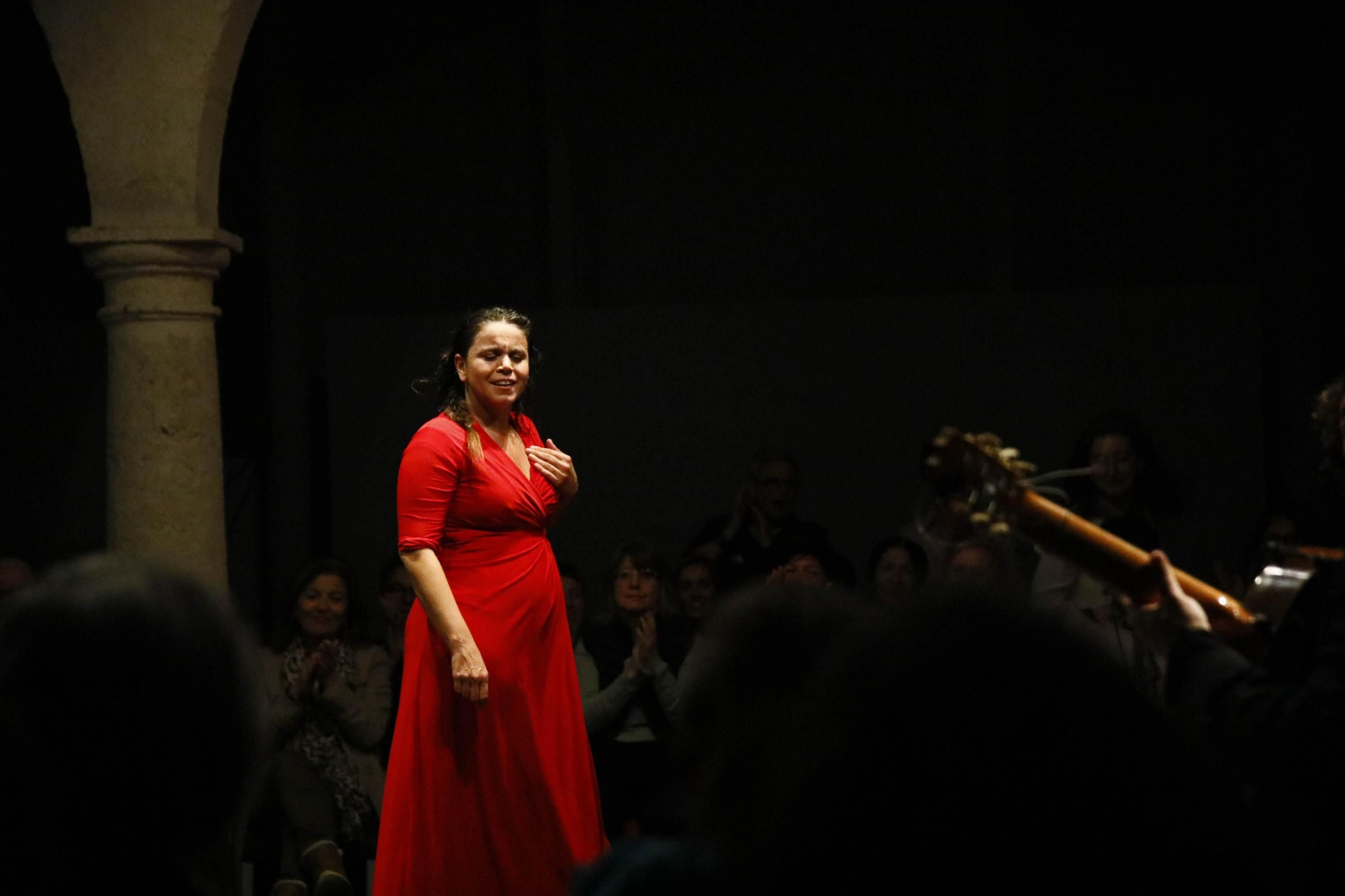 El Centro Andaluz de la Fotografía de Almería presenta el calendario 2025 con la actuación de la bailaora María Moreno, en imágenes