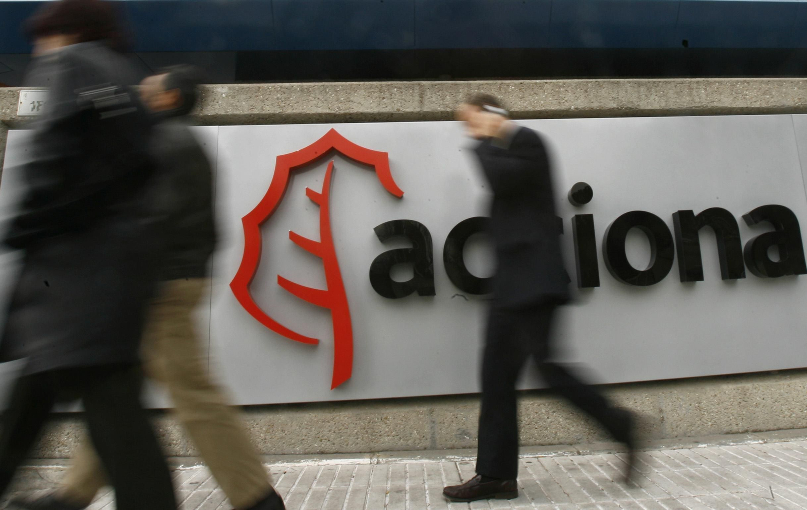 Acciona despide a su director de Construcción en España.