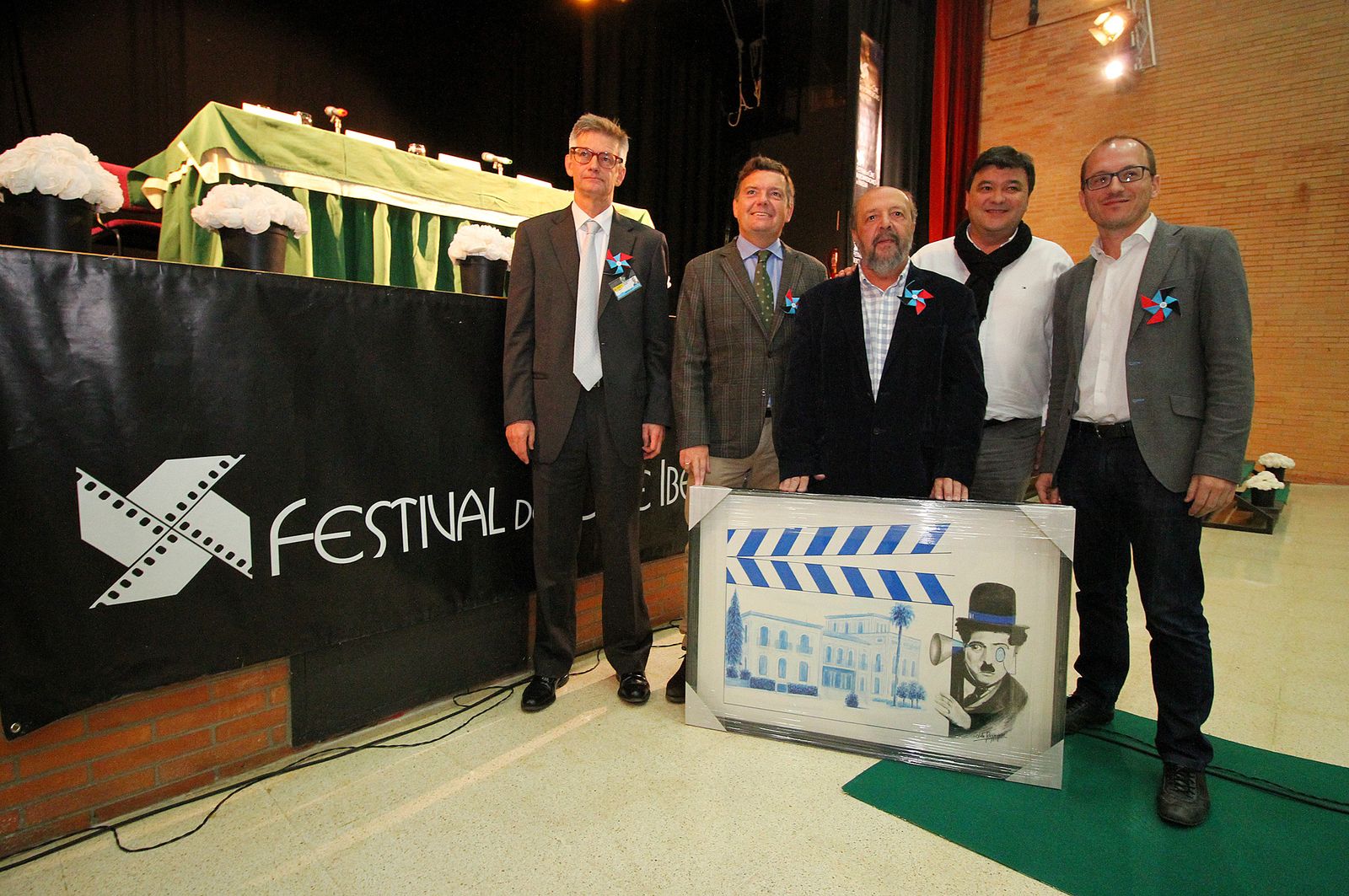 Imágenes de la entrega a Francisco Regueira del Premio Cine y Valores de Huelva Información