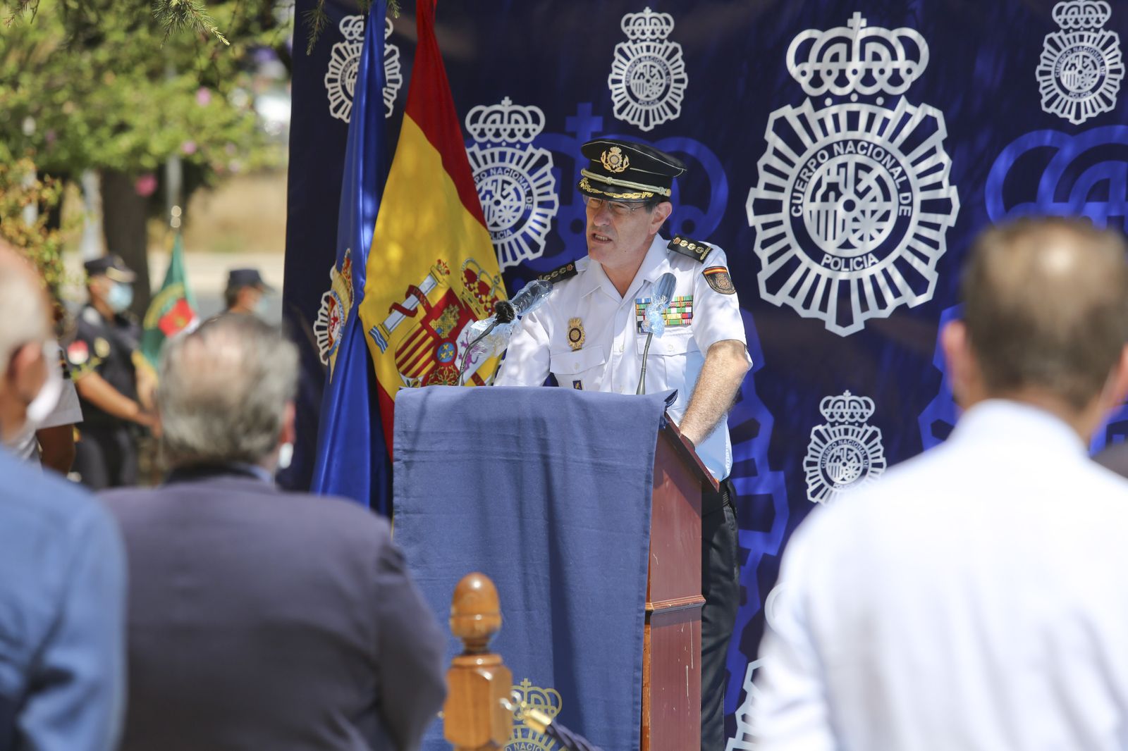 Fotos de la escultura que rinde homenaje a los policías fallecidos en Málaga
