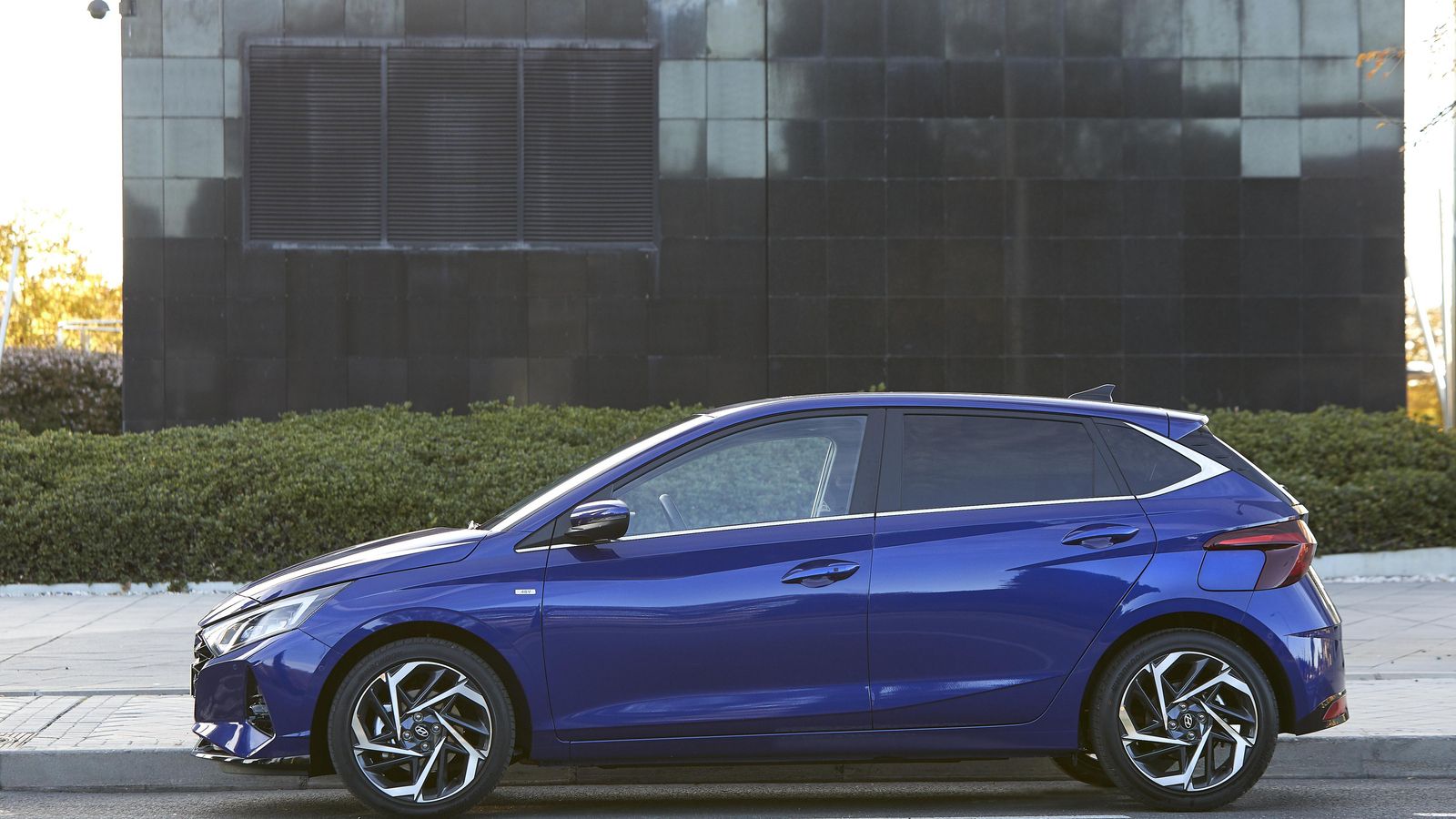 La ligereza es una de las señas de identidad de este utilitario de 4,04 m de largo que peleará con Opel Corsa, Renault Clio y Seat Ibiza, entre otros.