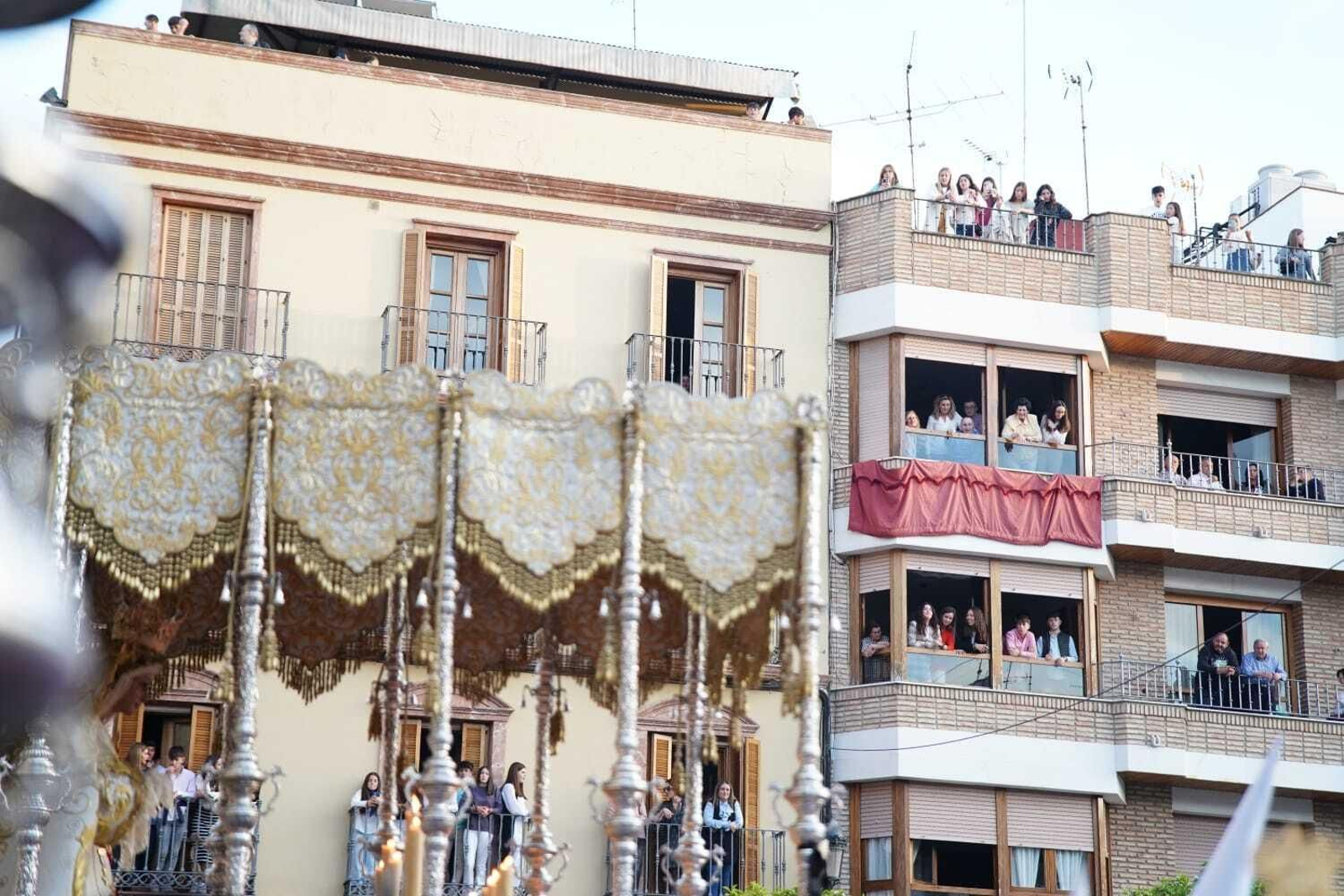 Martes Santo en Lucena: Las procesiones del Carmen, Servitas y Amor y Paz, en imágenes