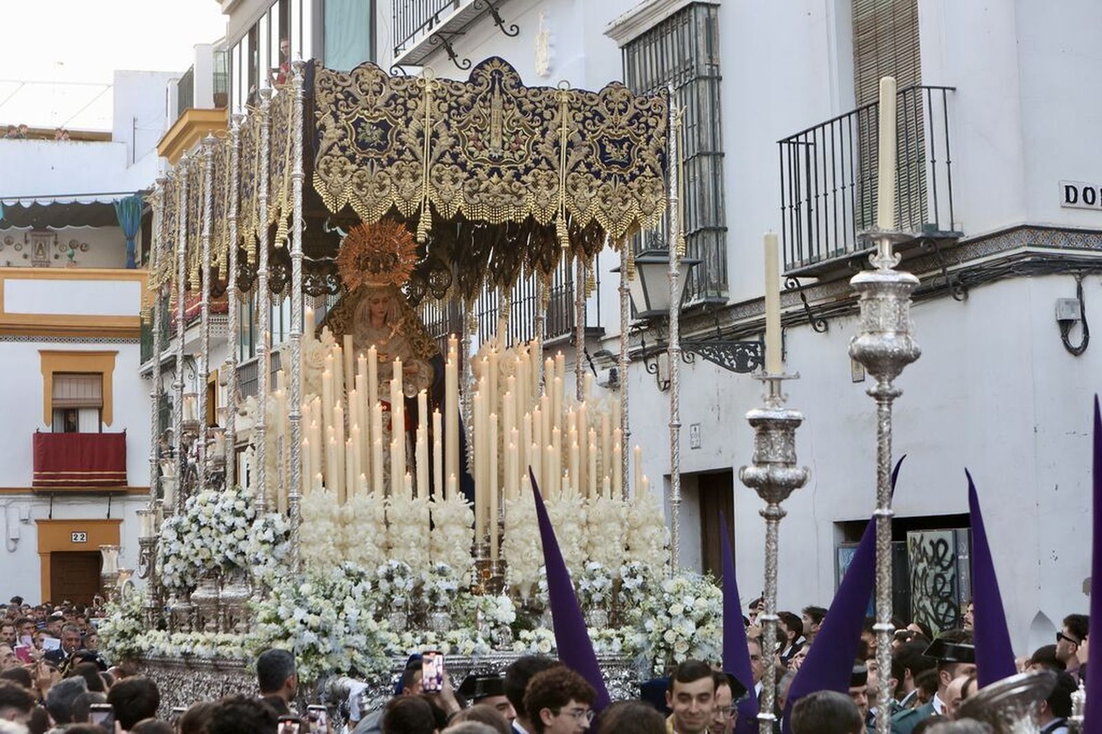 La Virgen de Guadalupe en su paso de palio