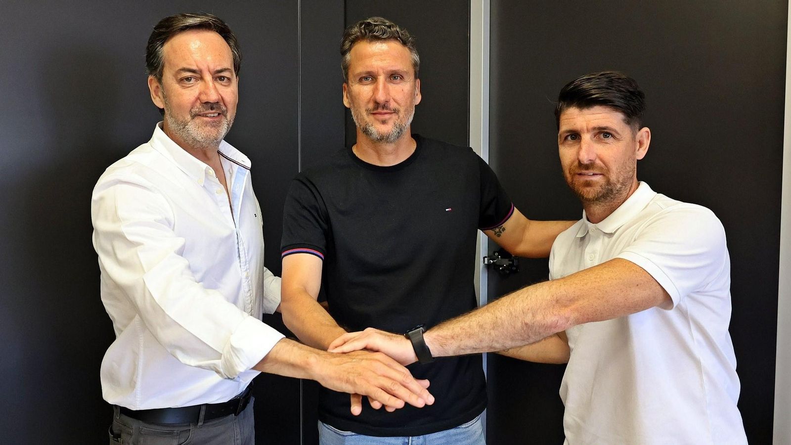 Gaspar Gálvez, junto a Javi Flores y Antonio Fernández Monterrubio en su presentación como entrenador del Córdoba B.