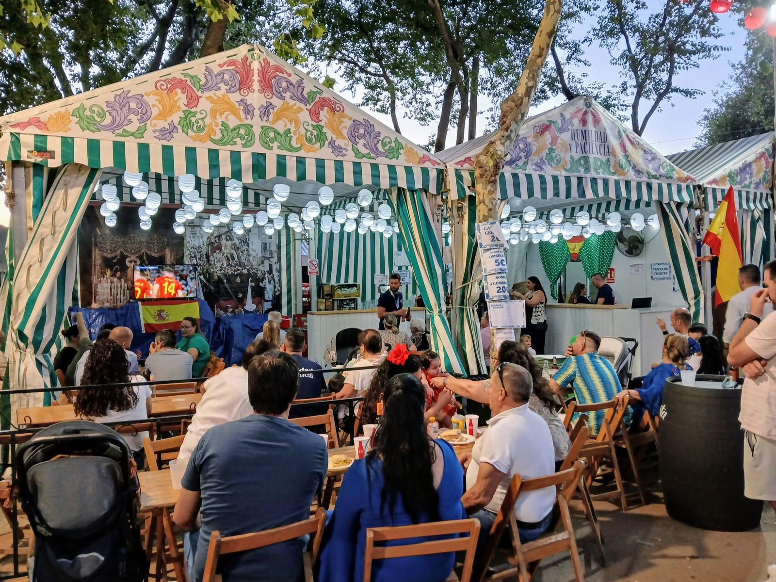 Así se ha vivido el triunfo de España desde la Feria de San Fernando: búscate en las imágenes