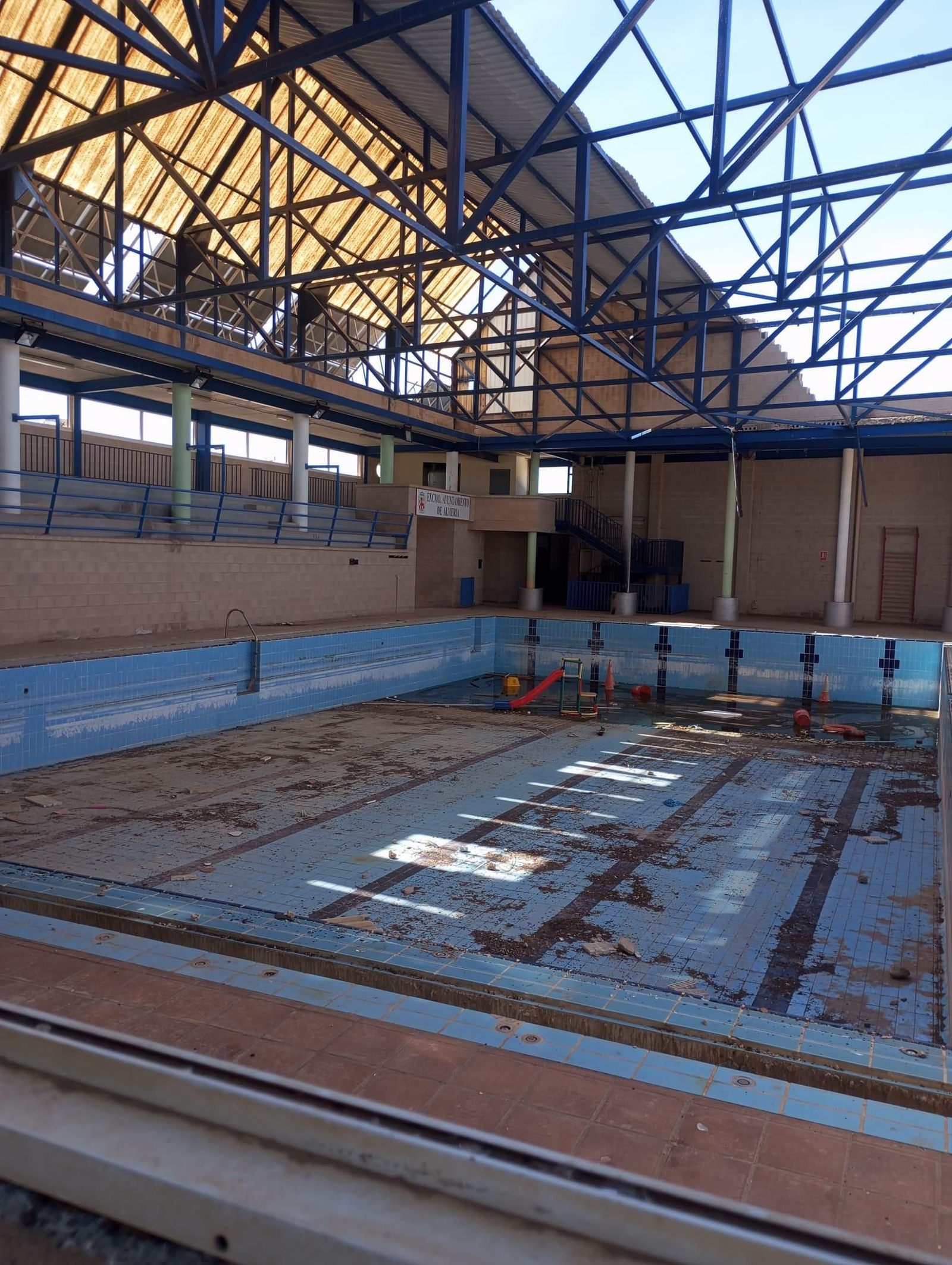 Estado actual del centro deportivo que antaño acogía al Club de Natación Jairán.