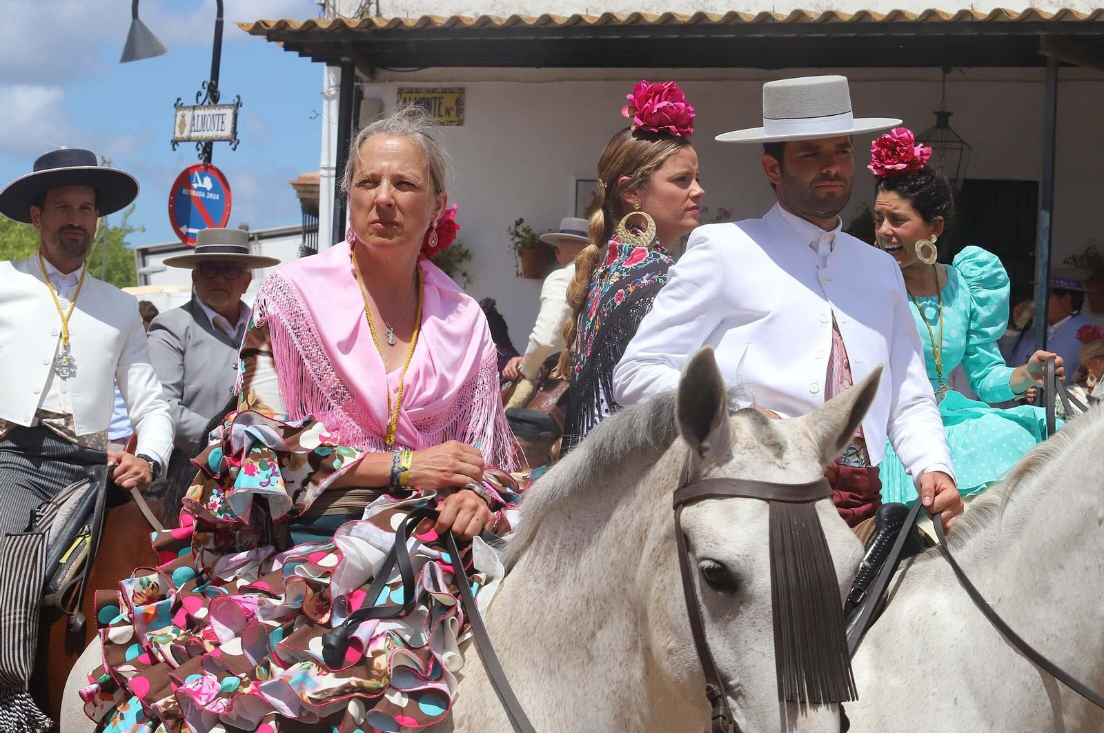 Imágenes del ambiente El Rocío y en Casas de Hermandades