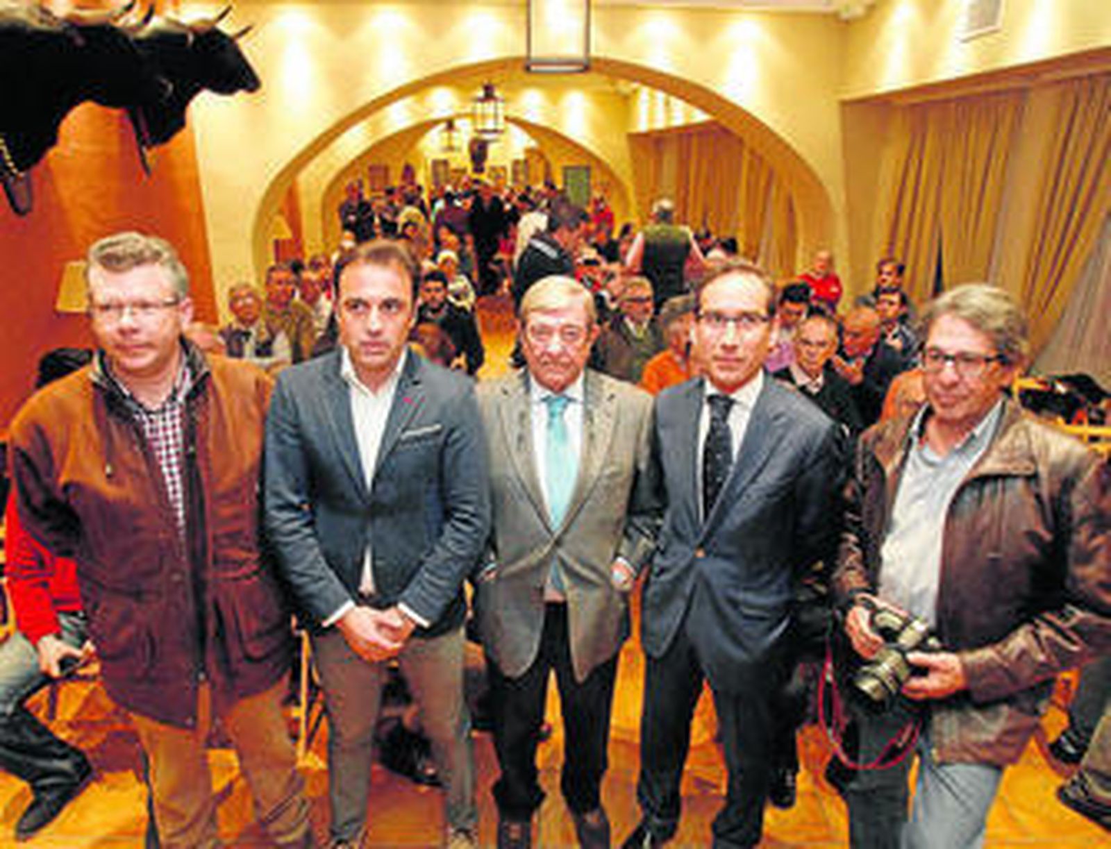 Portavoces de la plataforma, ayer, en el acto en la Plaza de Toros.