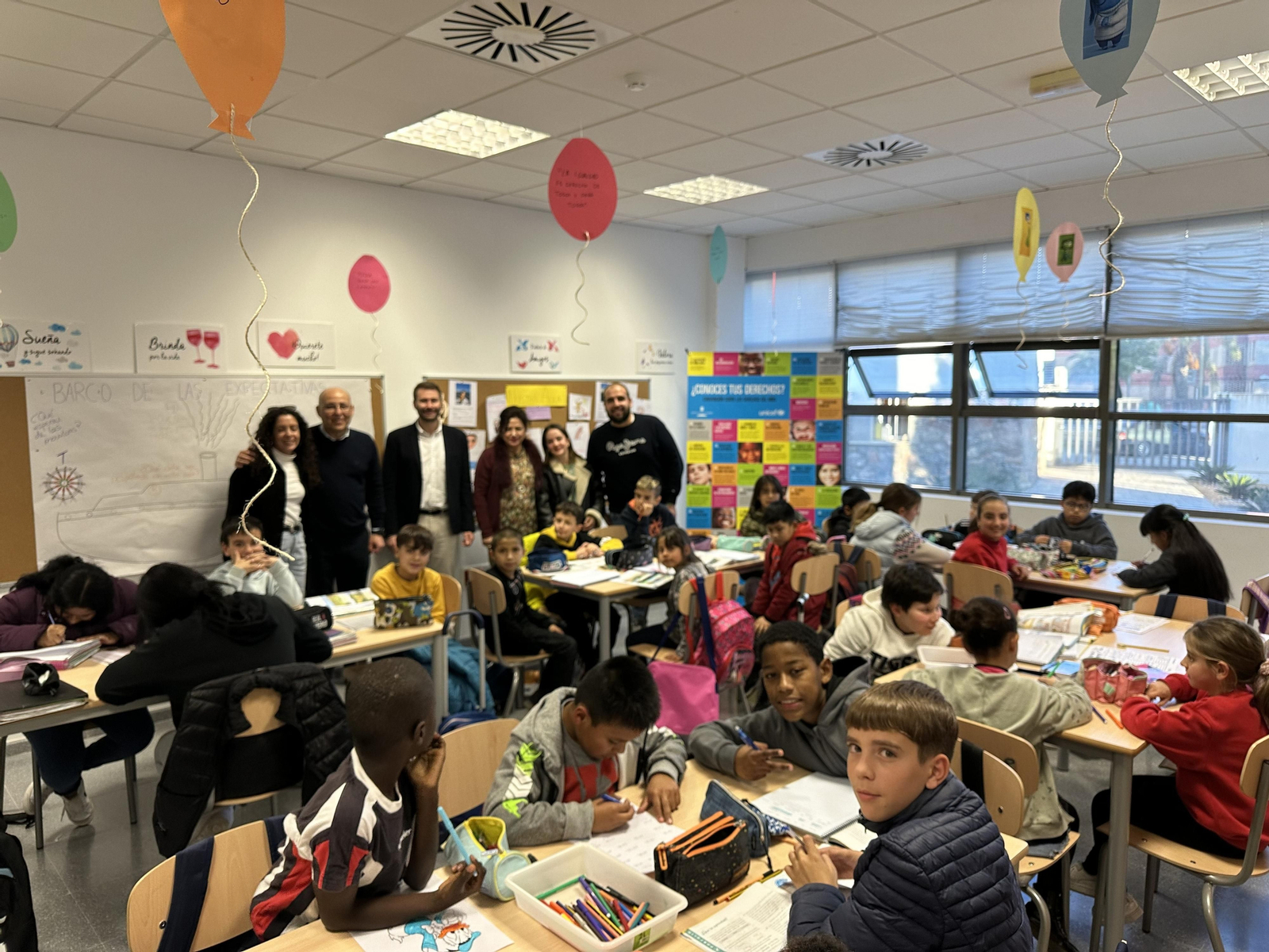 El alcalde y el delegado de Inclusión Social e Igualdad visitan las ludotecas.