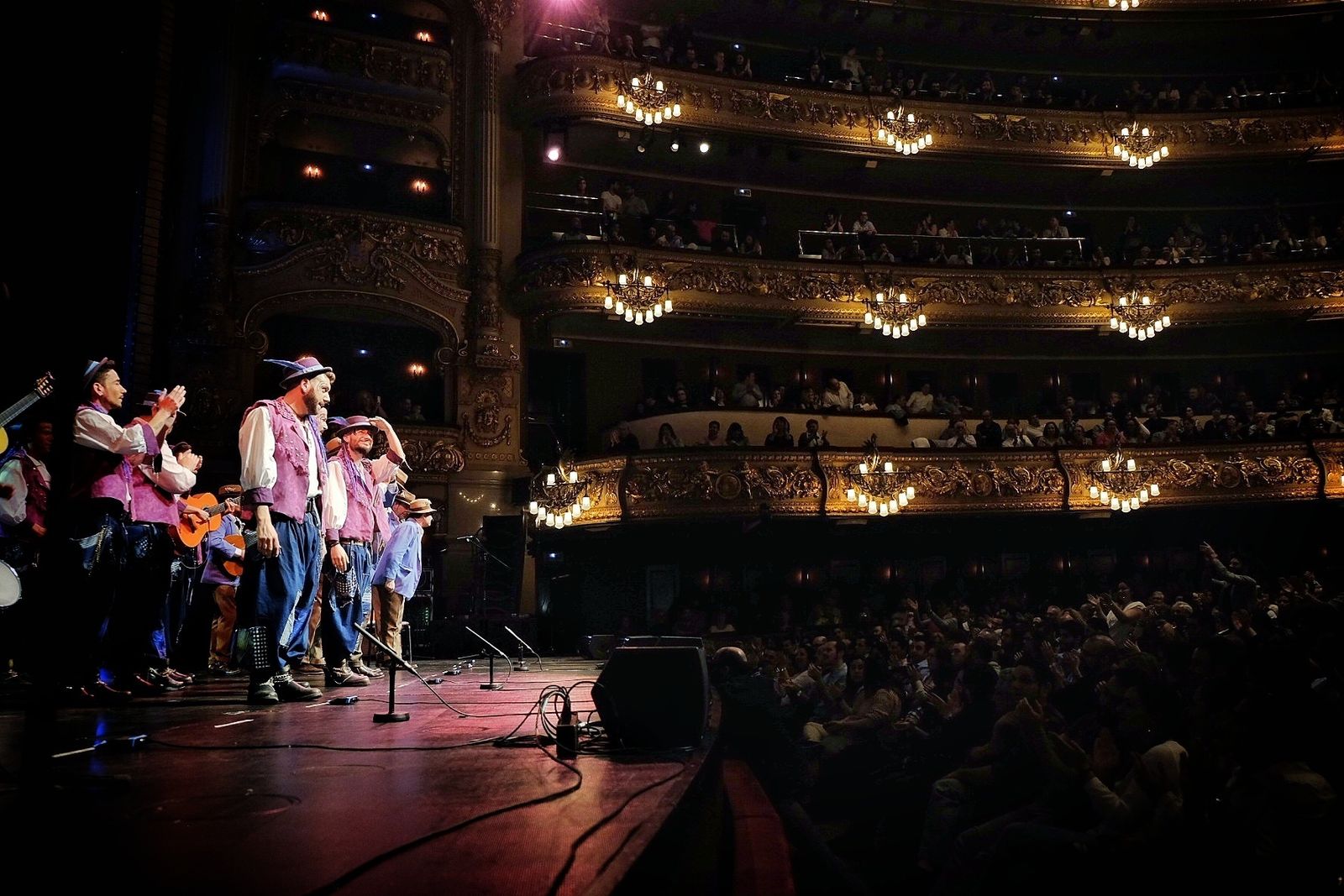 La comparsa de Antonio Martín, 'Ley de vida', en un momento de su actuación el pasado domingo en el Liceo.