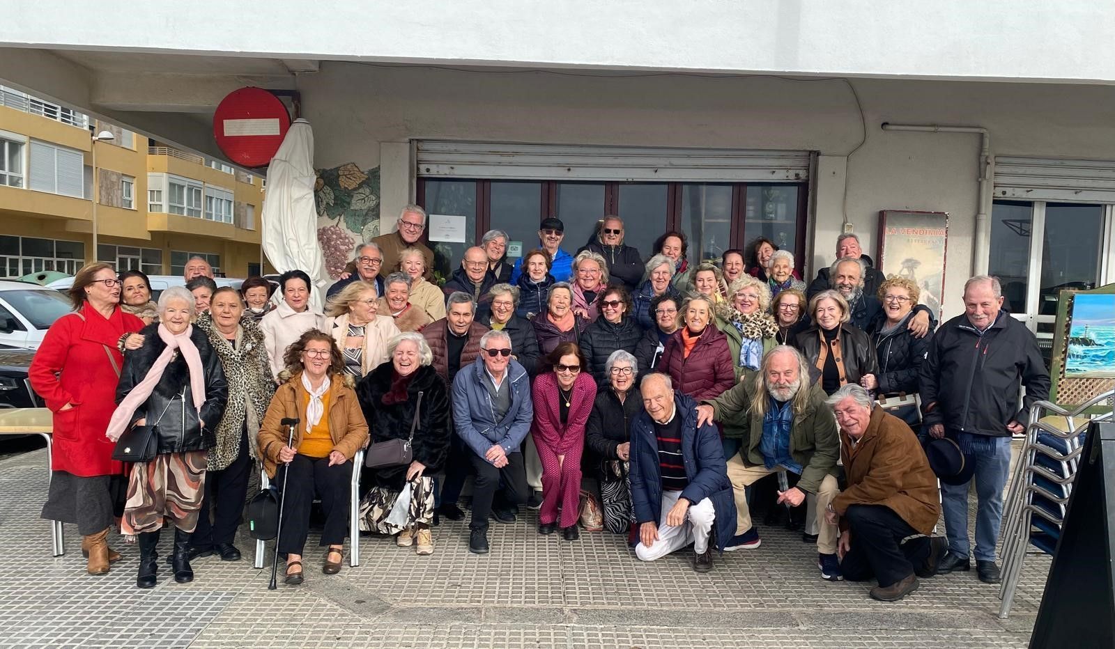 El grupo de miembros del ‘Espíritu del Mora’, en el restaurante ‘La Vendimia’, donde tuvo lugar el almuerzo.