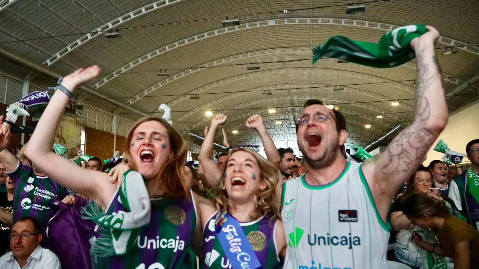 La locura en Los Guindos: ¡Búscate durante la final de BCL del Unicaja!