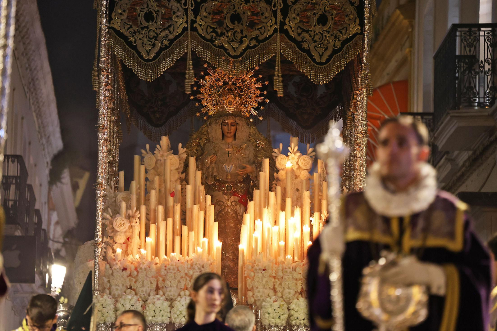 Miércoles Santo: La Hermandad de La Esperanza por las calles de Huelva