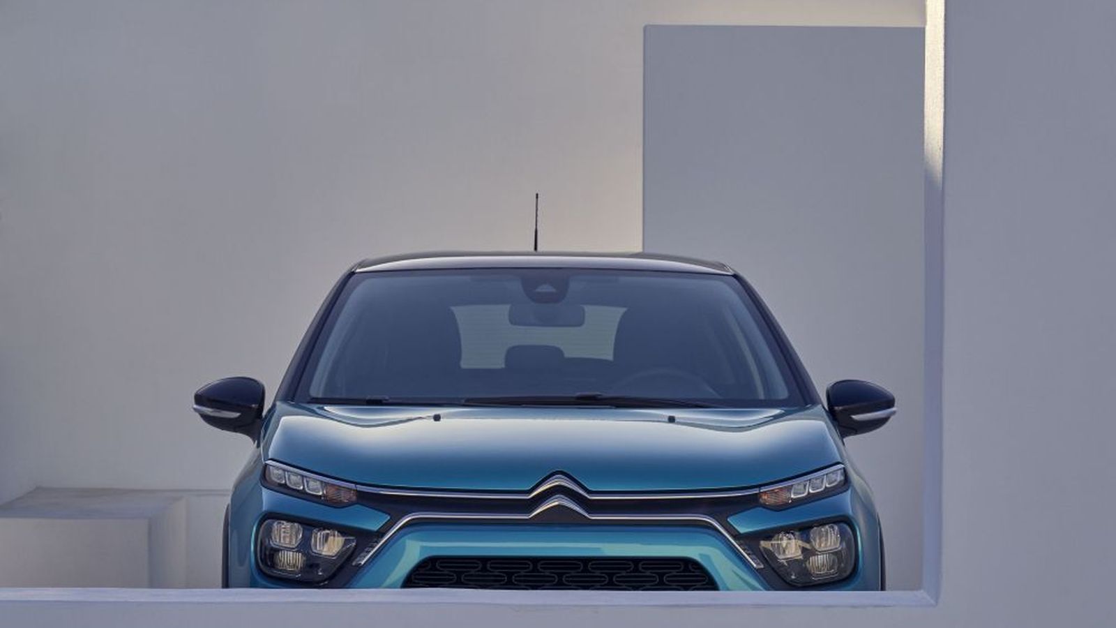 Un frontal inconfundible