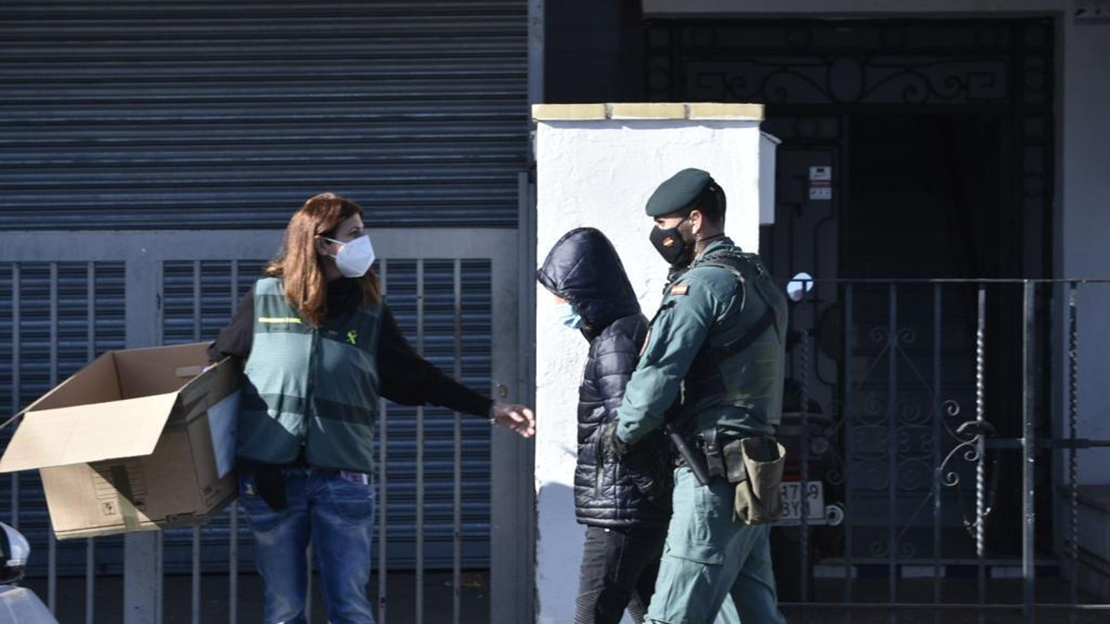 Otro de los detenidos en el polígono Carretera Amarilla, este lunes.