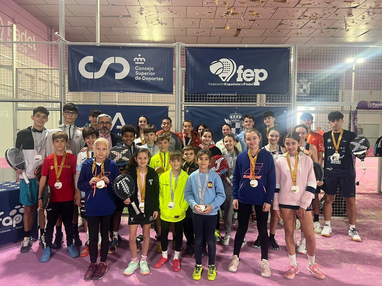 Foto de familia de algunos de los finalistas del Torneo TyC en Jaén.