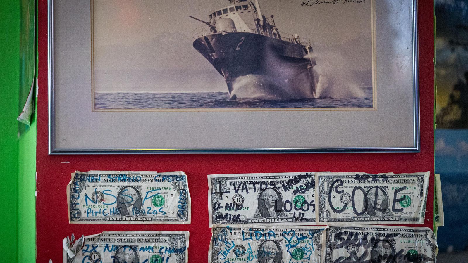 Billetes de dólar en el Meet Point