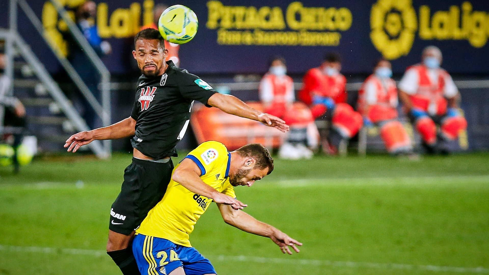Partido de fútbol Cádiz CF - Granada Partido de fútbol Cádiz CF - Granada