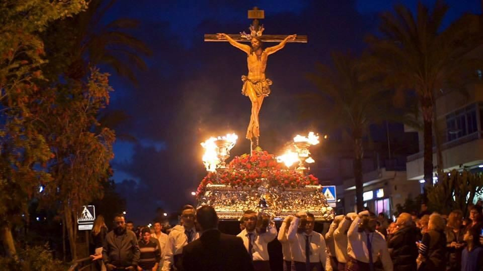 El Cristo de la Paz de La Gangosa durante su estación de penitencia.