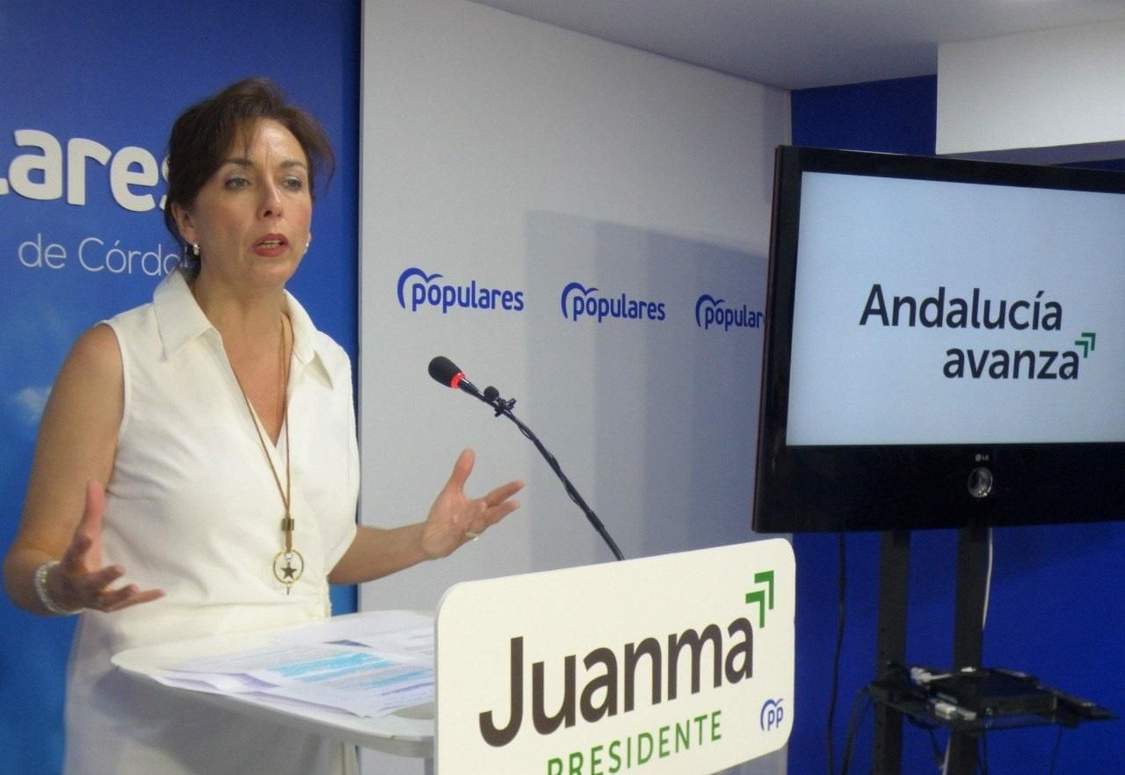 María Luisa Ceballos, durante una rueda de prensa en la sede del PP de Córdoba.