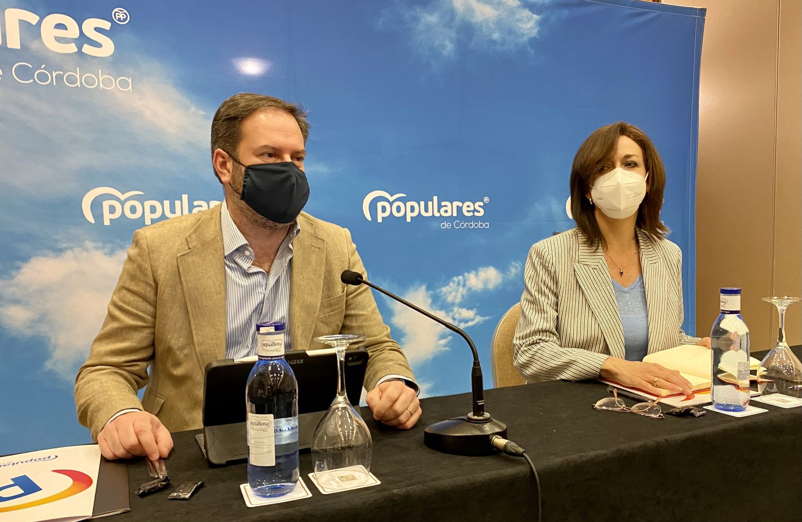 Adolfo Molina y María Luisa Ceballos, presidente y secretaria general del PP cordobés.
