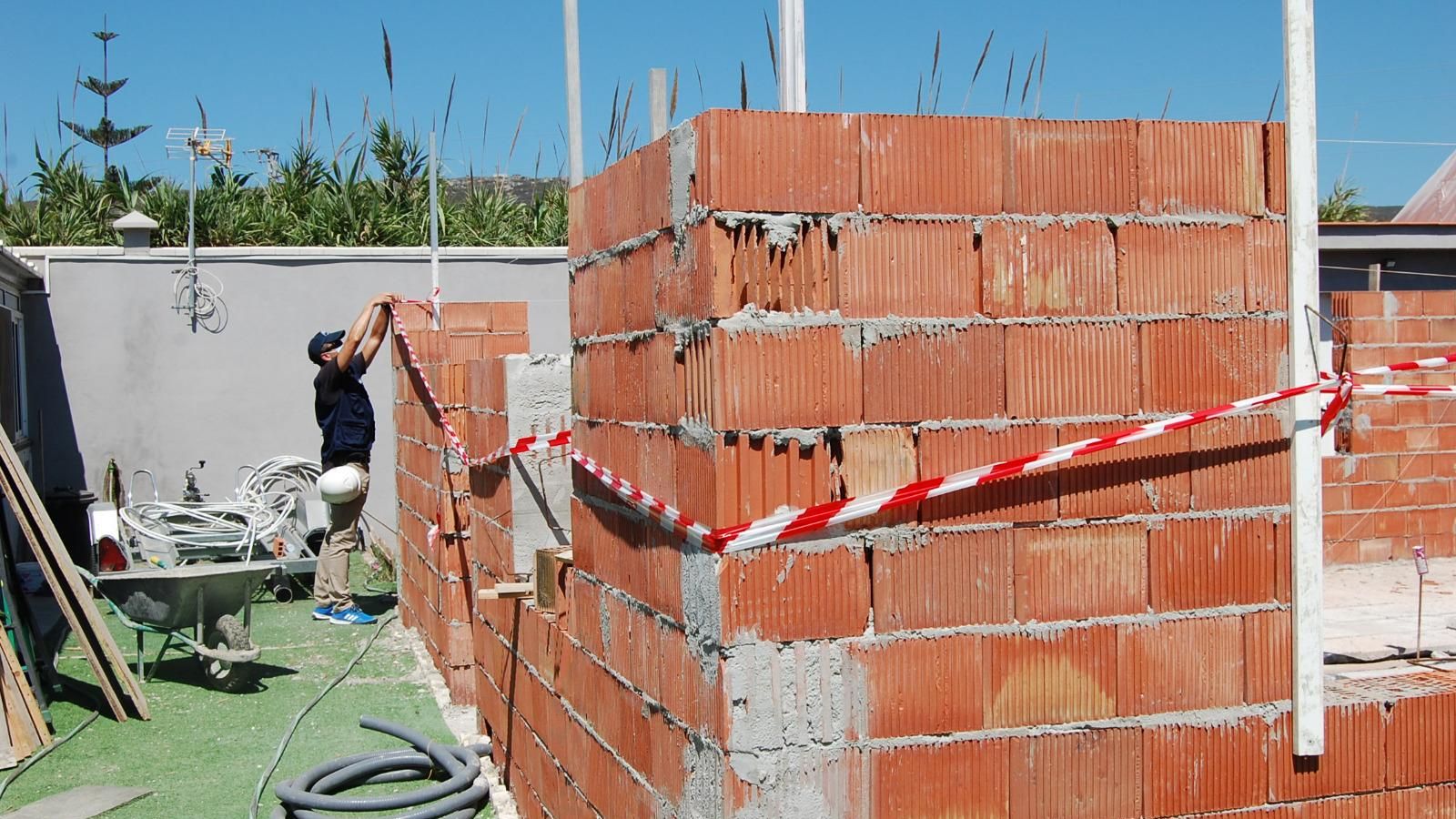 Una de las obras precintadas por la Junta de Andalucía