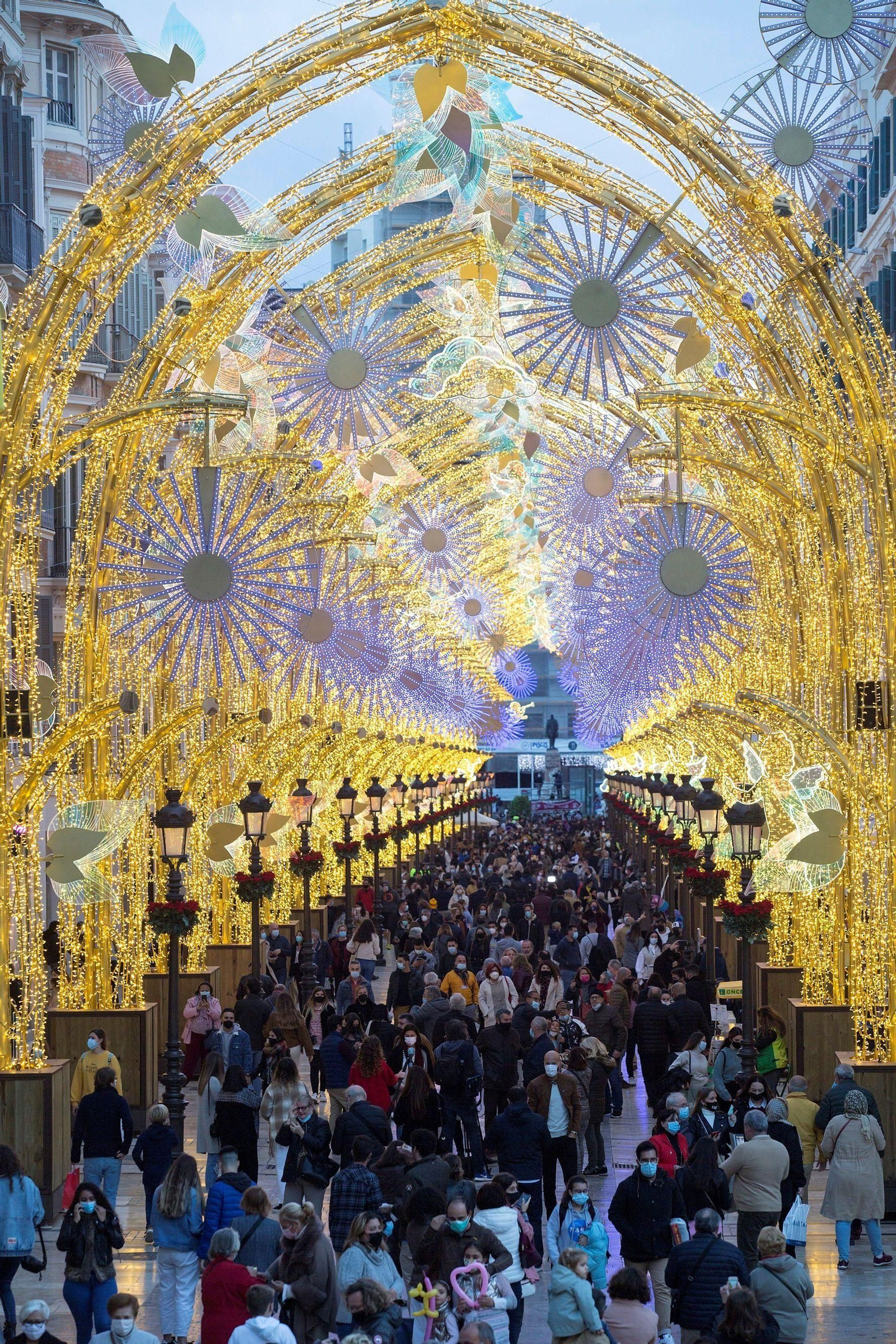 La calle Larios, el pasado viernes, tras el encendido de las luces.