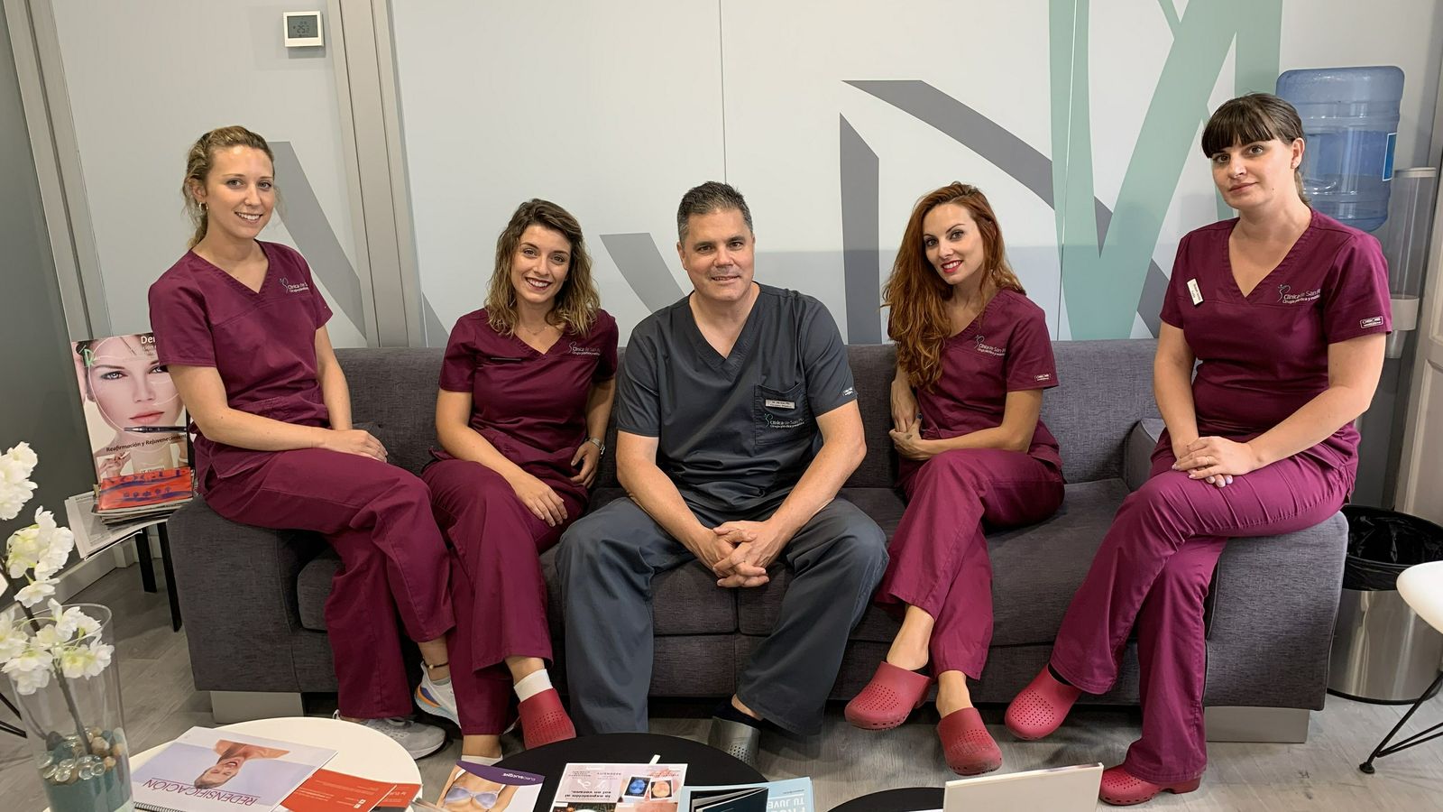 De izquierda a derecha, el equipo de la Clínica San Pío: Anaís Rivera, Paola Hernández, Jaime de San Pío, Elena Orts y Elisabeth Gavilán