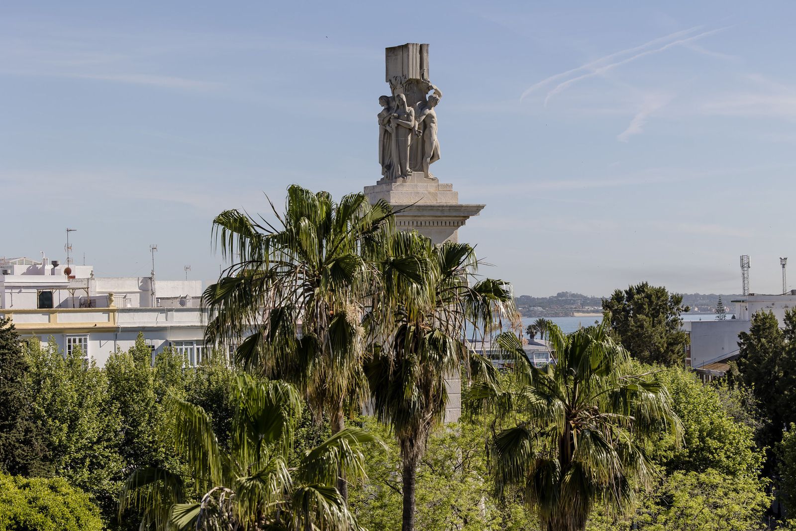 El monumento dedicado a las Cortes de Cádiz en la plaza de España de la capital.