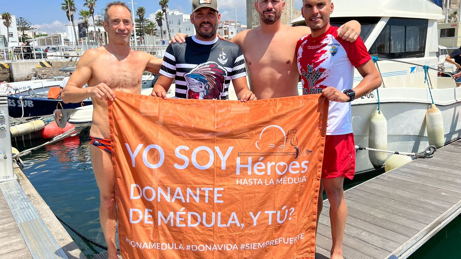 Los nadadores que han cruzado el Estrecho.