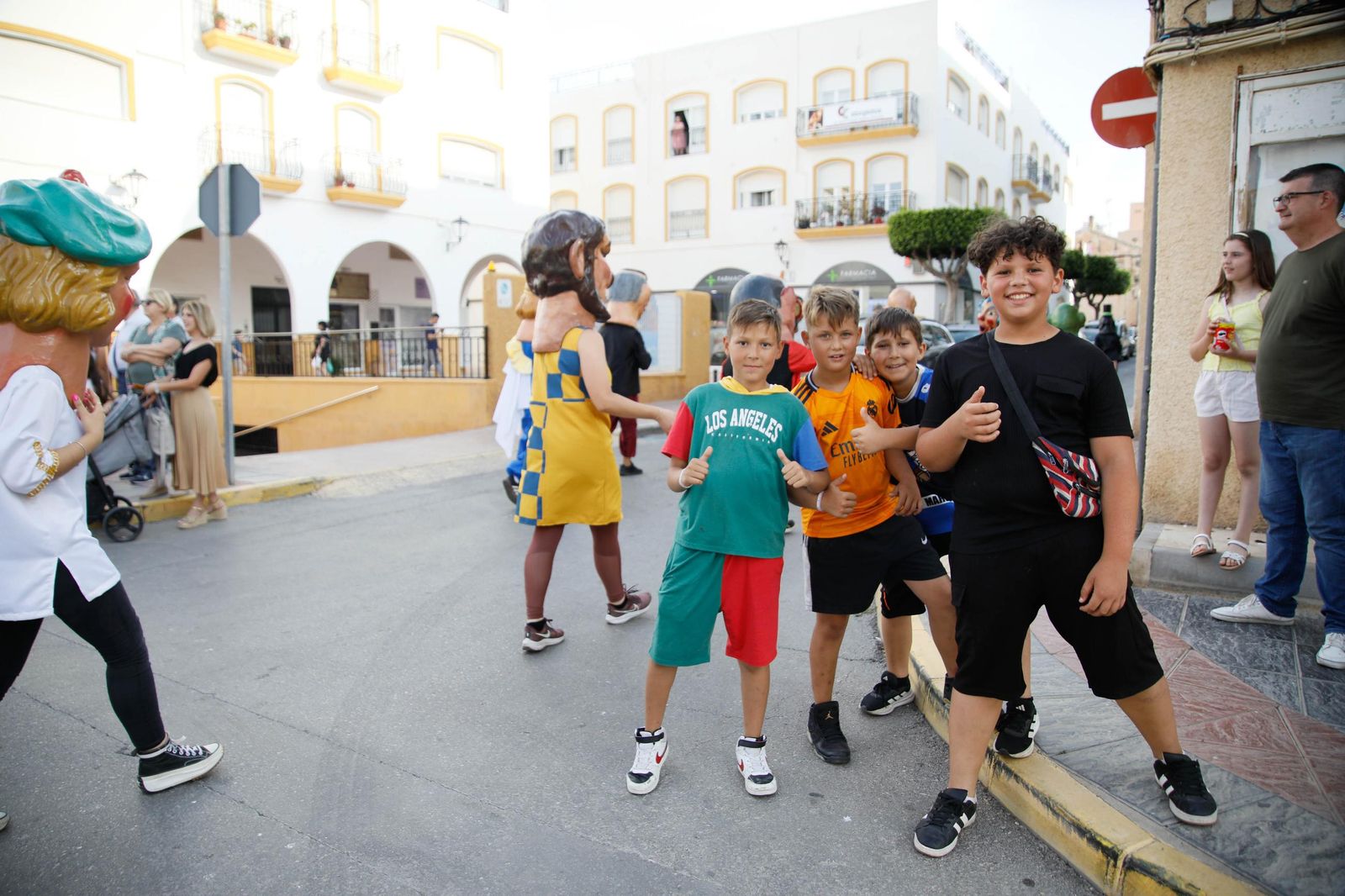 Desfile de Gigantes y Cabezudos de Vera, en imágenes
