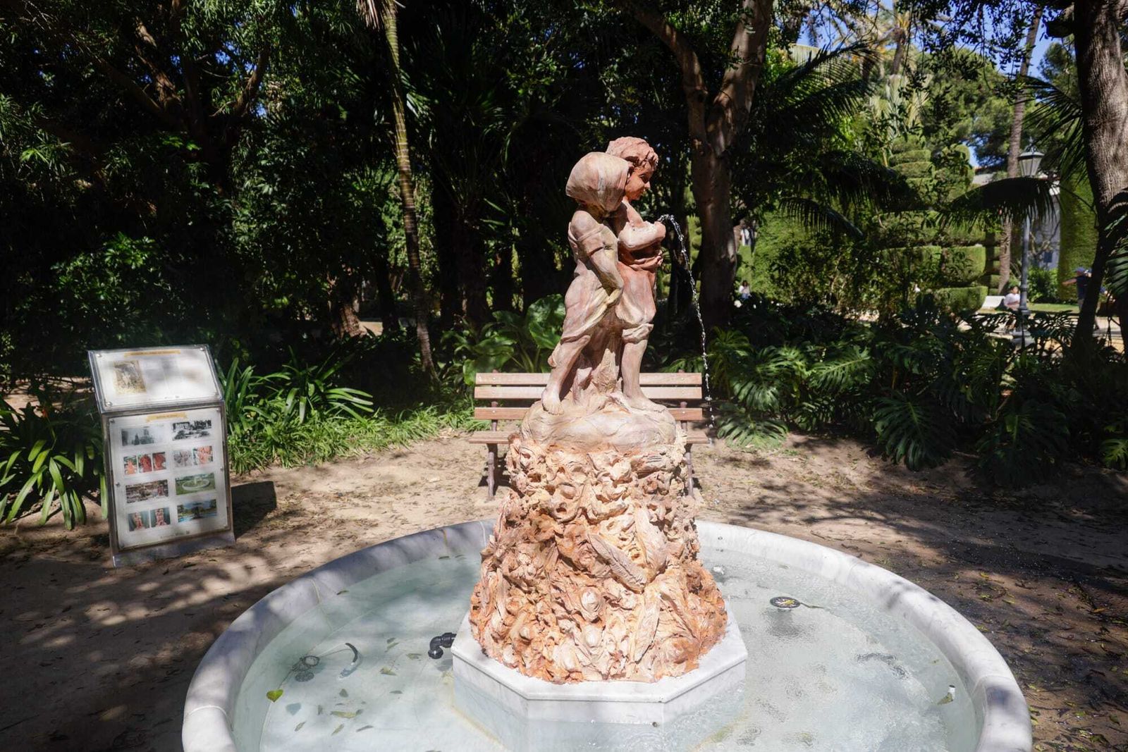 Las imágenes de los daños en la fuente de Los Niños del Paraguas