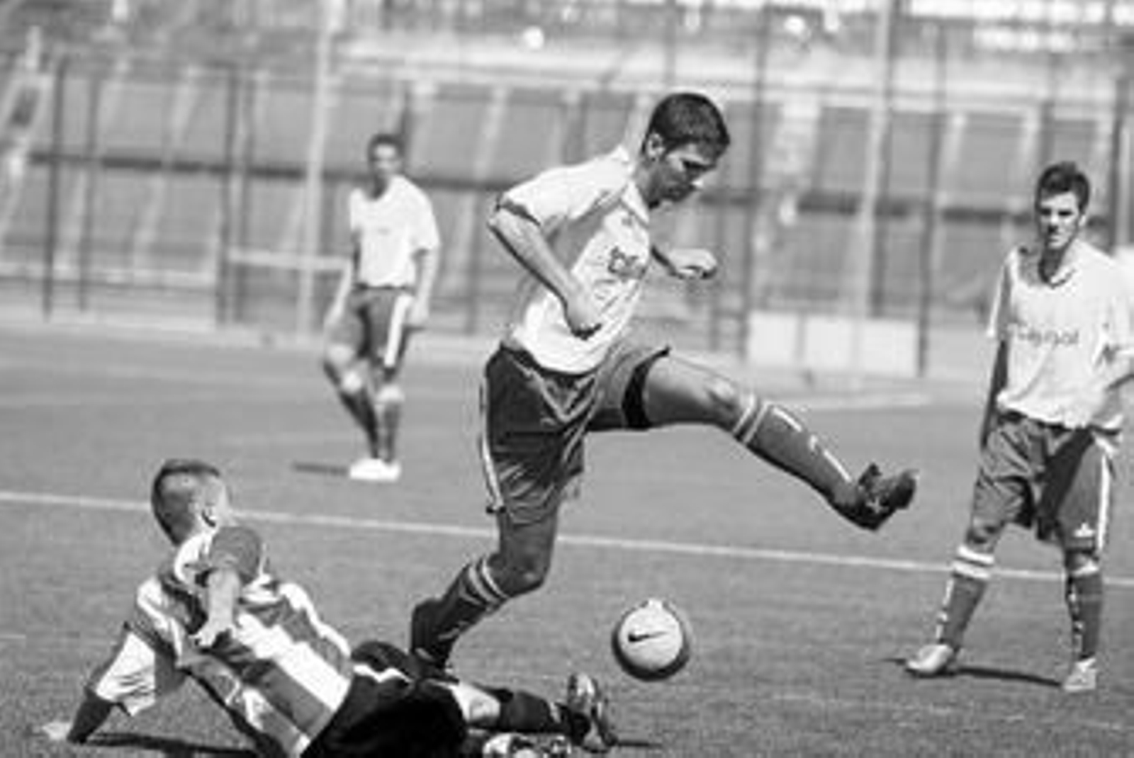 El Moguer aprovechó la superioridad numérica para igualar.