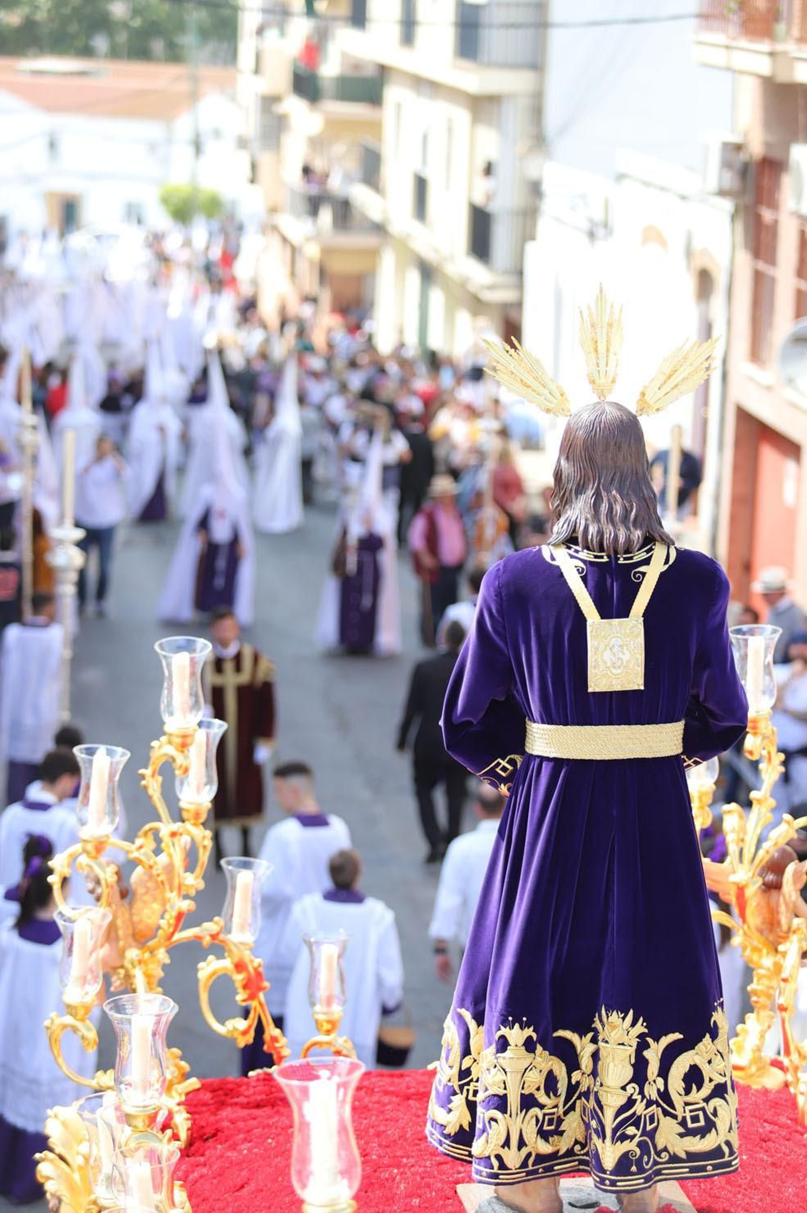 Imágenes del recorrido de la Hermandad del Cristo Cautivo de Huelva