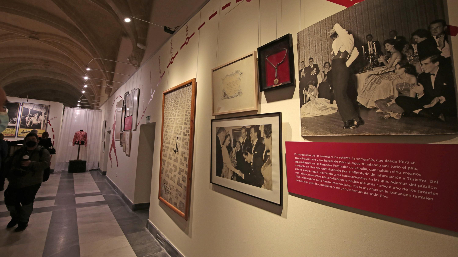 Inaugurada la exposición de Antonio El Bailarín