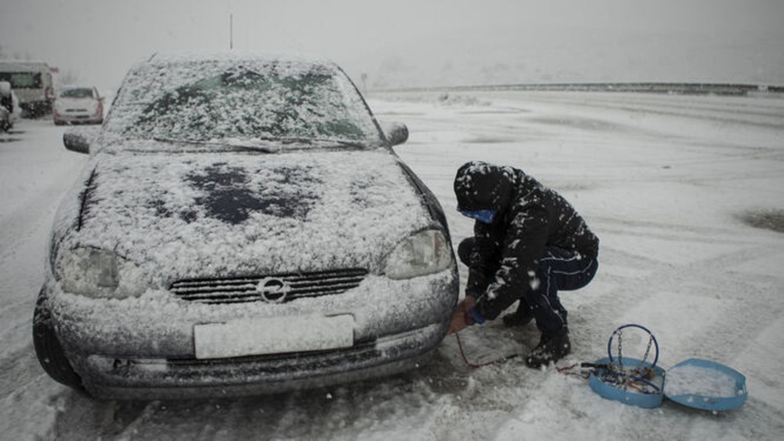 Polémica: La DGT organiza un taller de cadenas solo para mujeres
