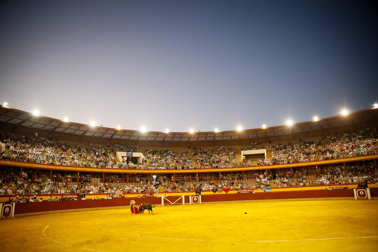 Imágenes de la corrida de toros en Roquetas de Mar