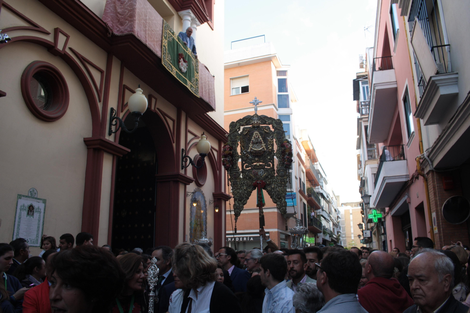 Traslado del Simpecado de la Hermandad del Rocío de Triana, en imágenes